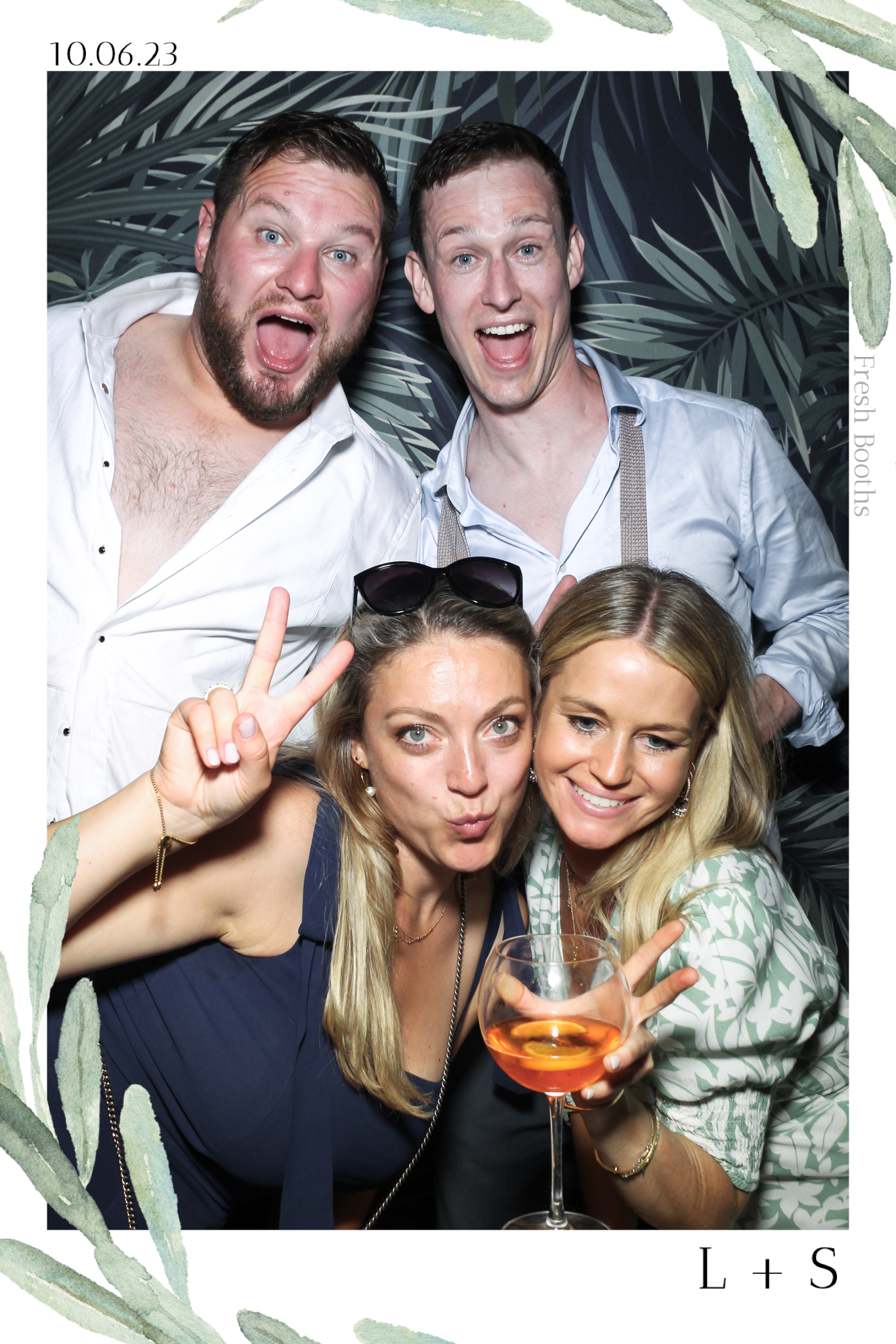 Lucy & Seb - Selfie Mirror | View more photos from the event at gallery.freshbooths.com/u/FreshBooths/Lucy-Seb-Selfie-Mirror