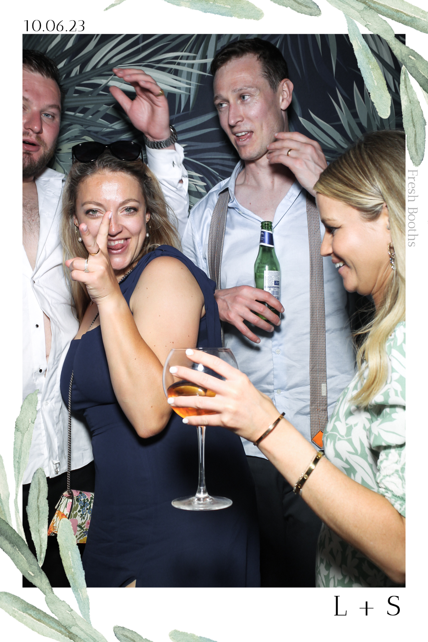 Lucy & Seb - Selfie Mirror | View more photos from the event at gallery.freshbooths.com/u/FreshBooths/Lucy-Seb-Selfie-Mirror
