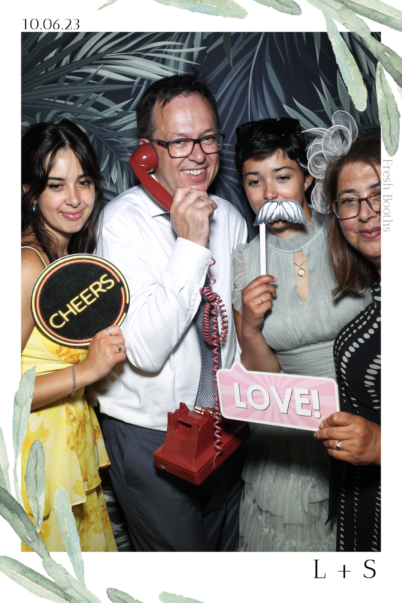 Lucy & Seb - Selfie Mirror | View more photos from the event at gallery.freshbooths.com/u/FreshBooths/Lucy-Seb-Selfie-Mirror
