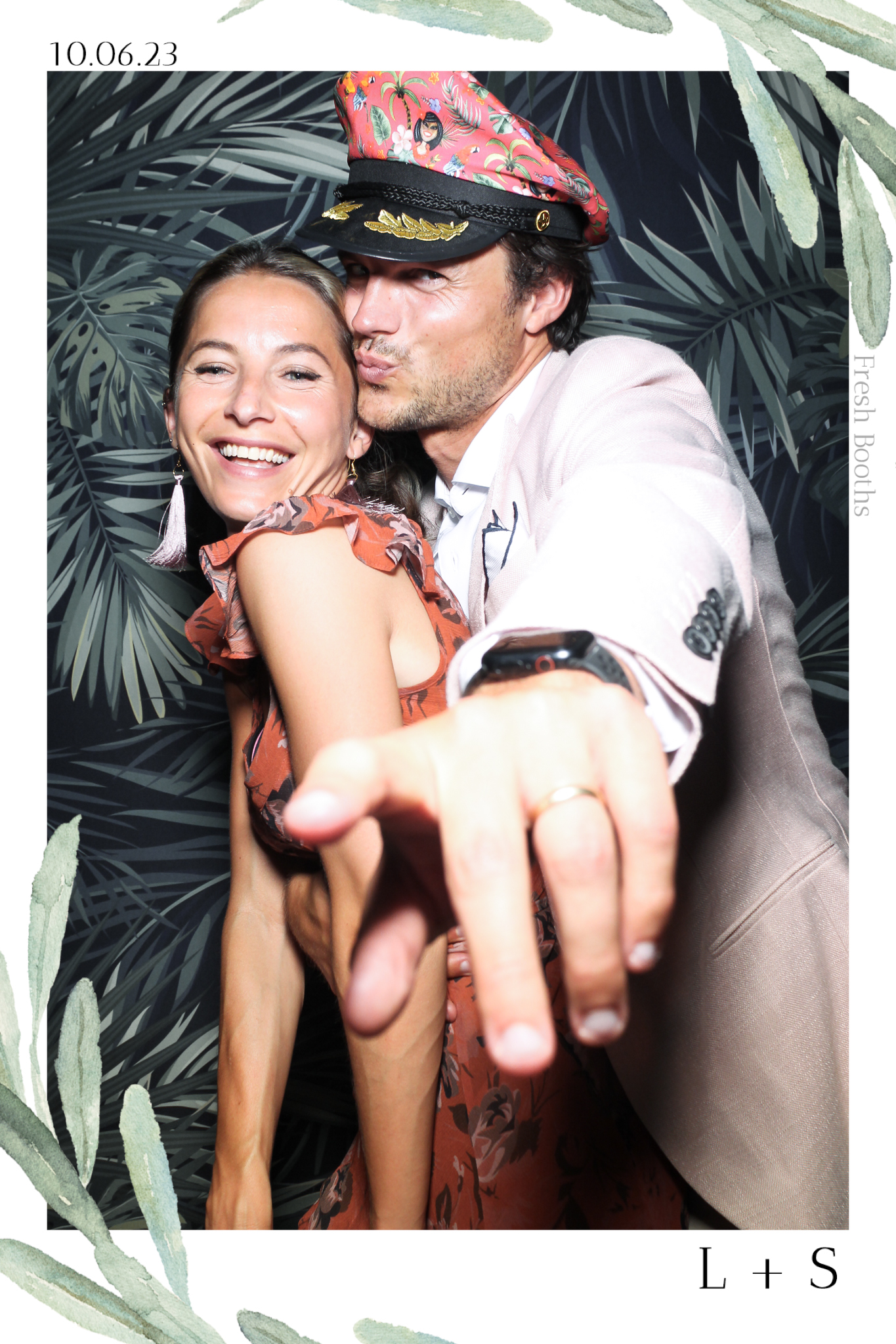 Lucy & Seb - Selfie Mirror | View more photos from the event at gallery.freshbooths.com/u/FreshBooths/Lucy-Seb-Selfie-Mirror