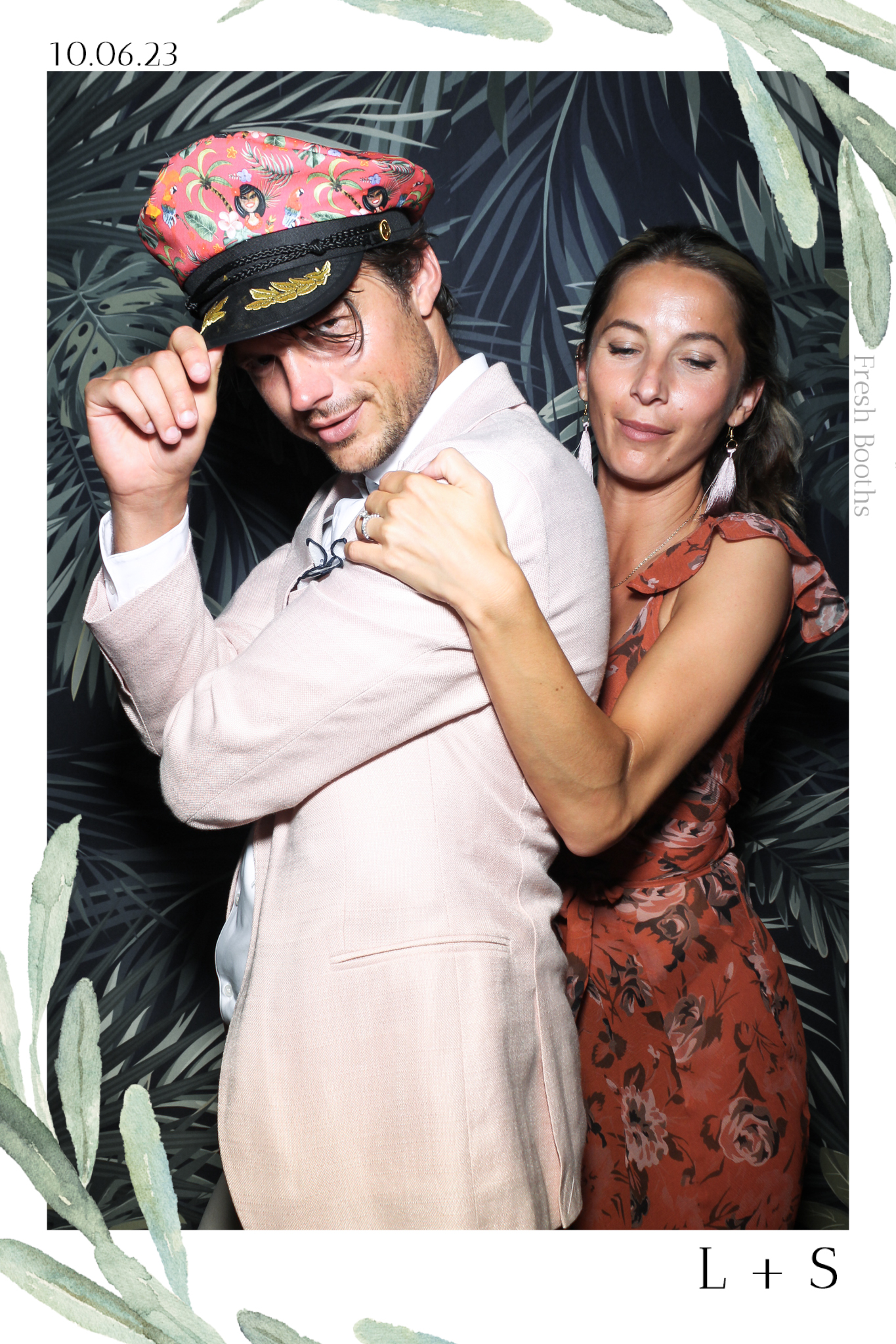 Lucy & Seb - Selfie Mirror | View more photos from the event at gallery.freshbooths.com/u/FreshBooths/Lucy-Seb-Selfie-Mirror