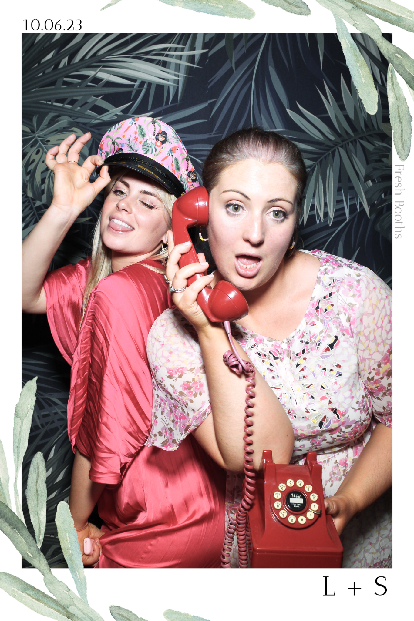 Lucy & Seb - Selfie Mirror | View more photos from the event at gallery.freshbooths.com/u/FreshBooths/Lucy-Seb-Selfie-Mirror