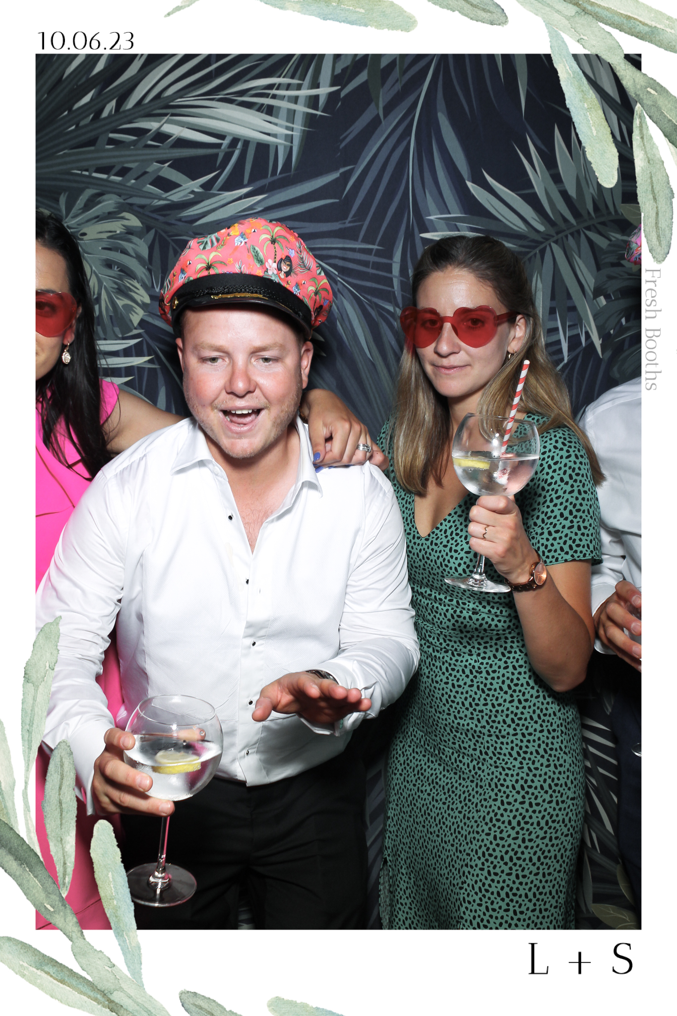 Lucy & Seb - Selfie Mirror | View more photos from the event at gallery.freshbooths.com/u/FreshBooths/Lucy-Seb-Selfie-Mirror