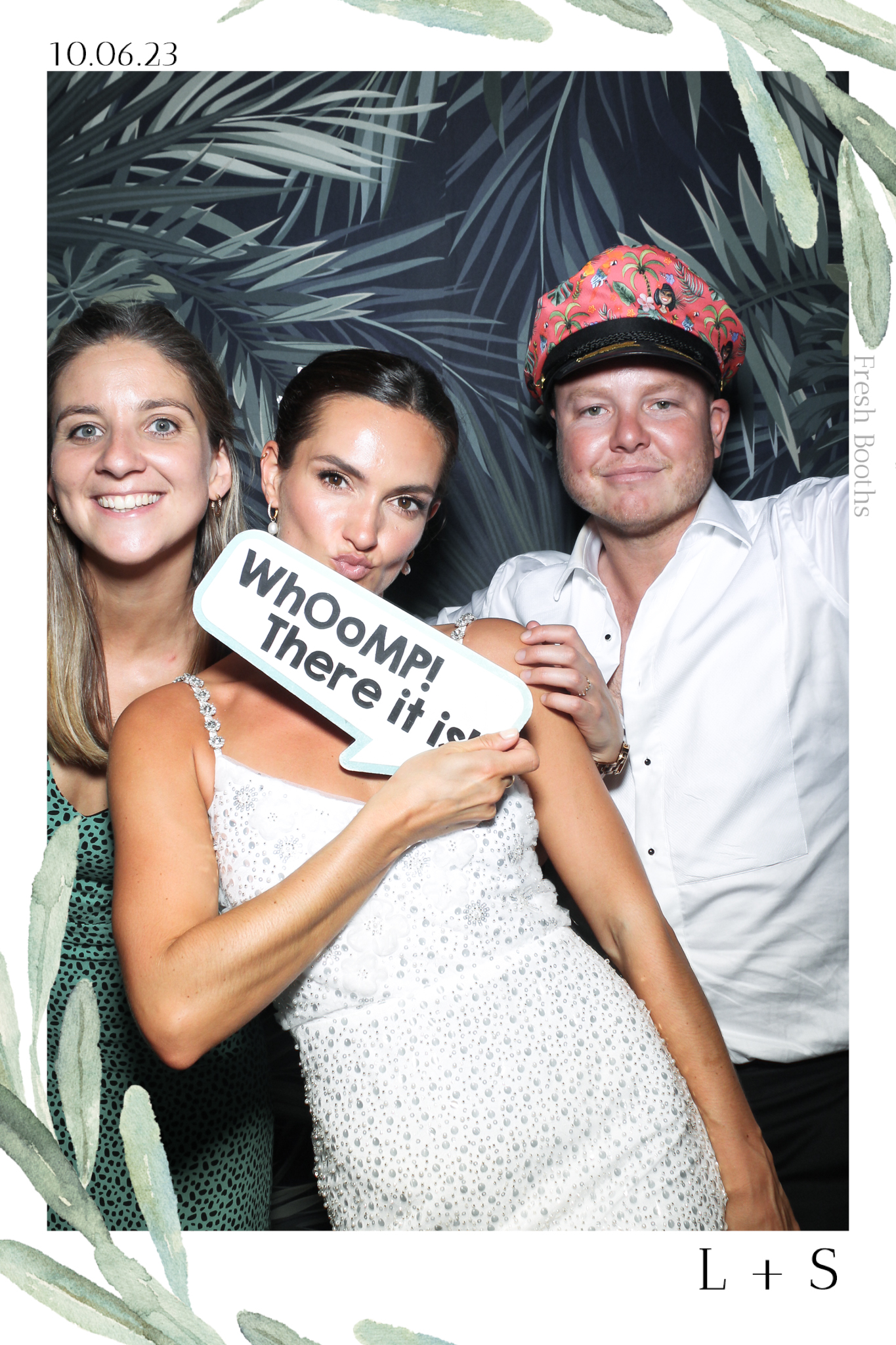 Lucy & Seb - Selfie Mirror | View more photos from the event at gallery.freshbooths.com/u/FreshBooths/Lucy-Seb-Selfie-Mirror