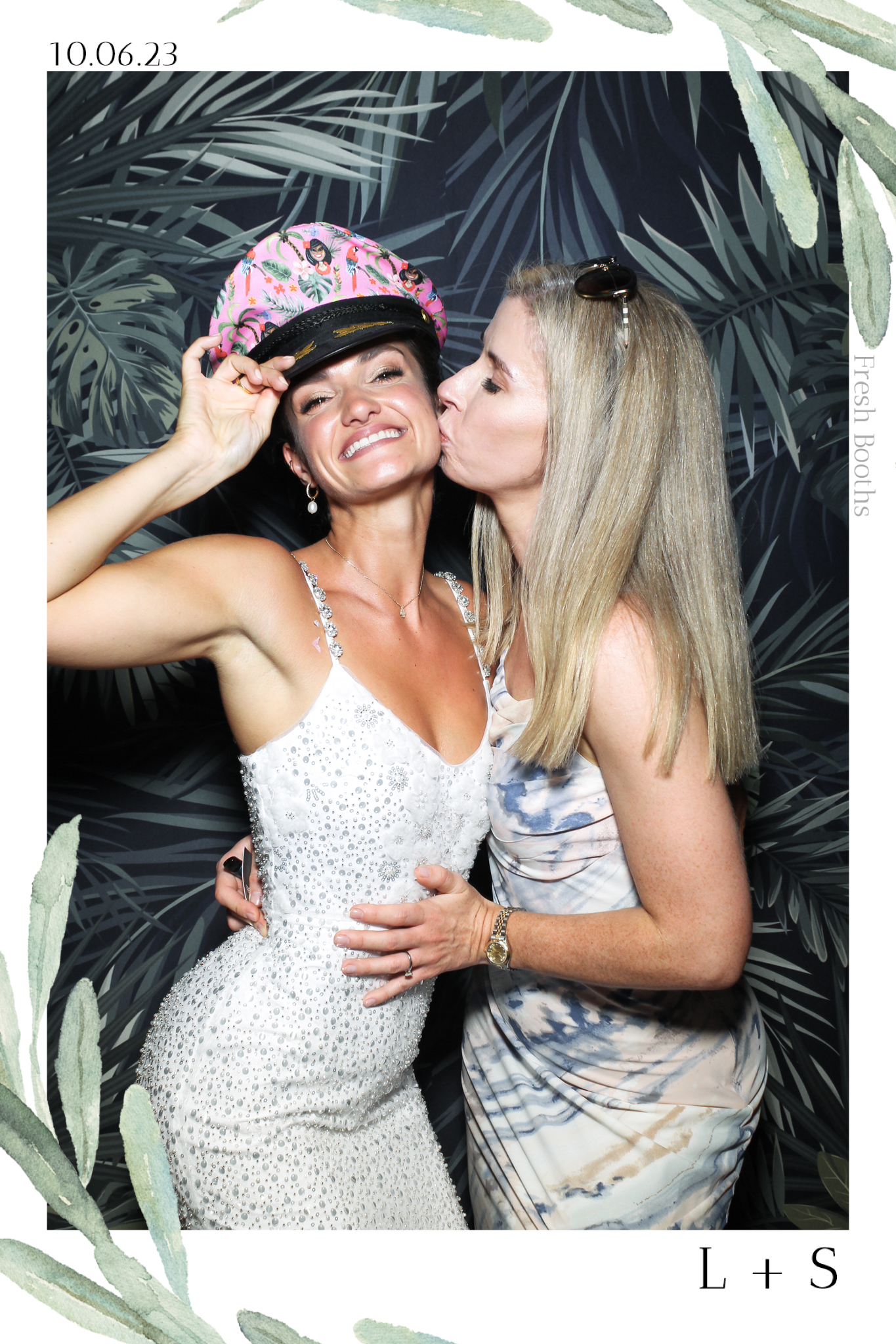 Lucy & Seb - Selfie Mirror | View more photos from the event at gallery.freshbooths.com/u/FreshBooths/Lucy-Seb-Selfie-Mirror
