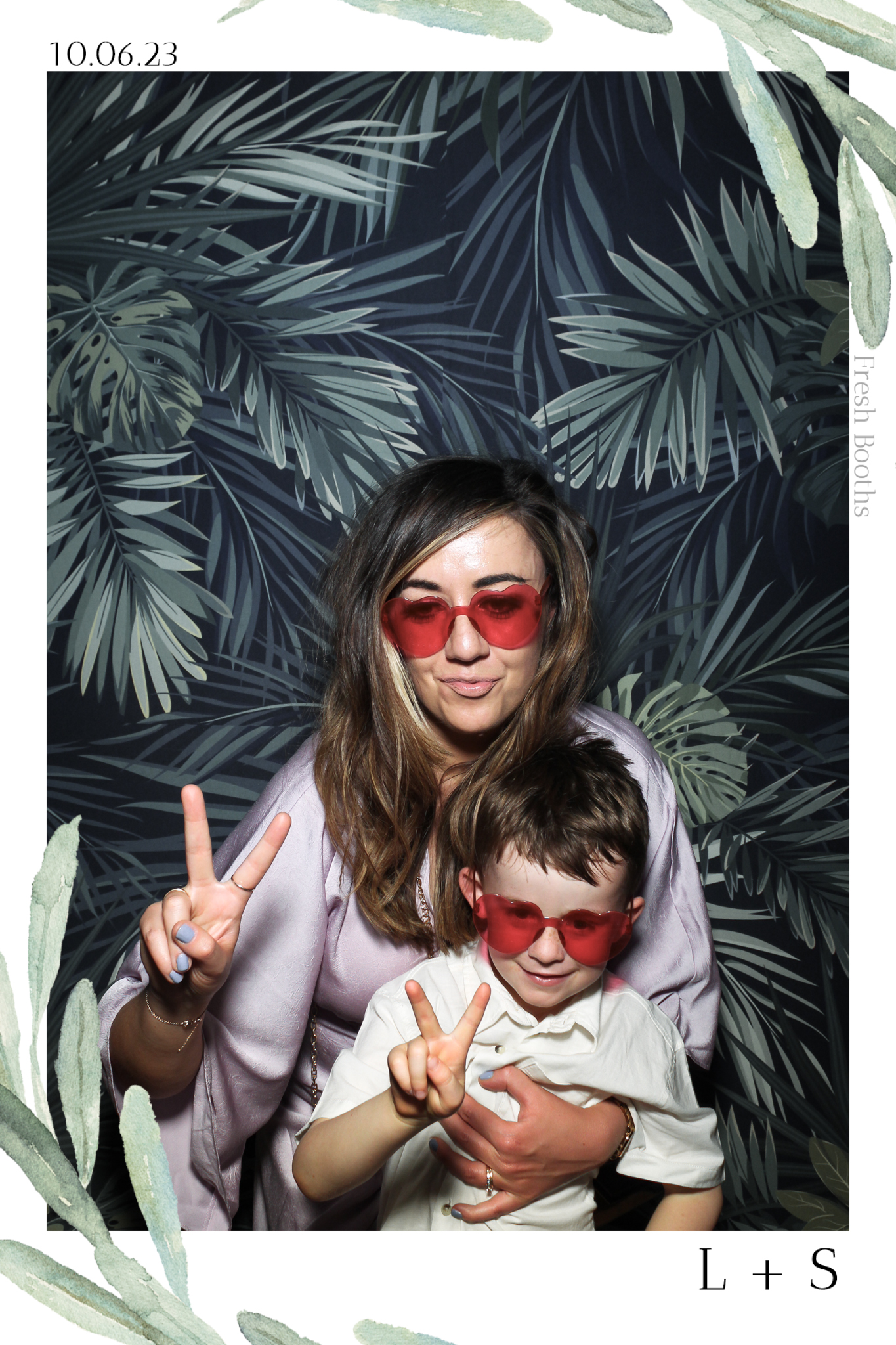 Lucy & Seb - Selfie Mirror | View more photos from the event at gallery.freshbooths.com/u/FreshBooths/Lucy-Seb-Selfie-Mirror