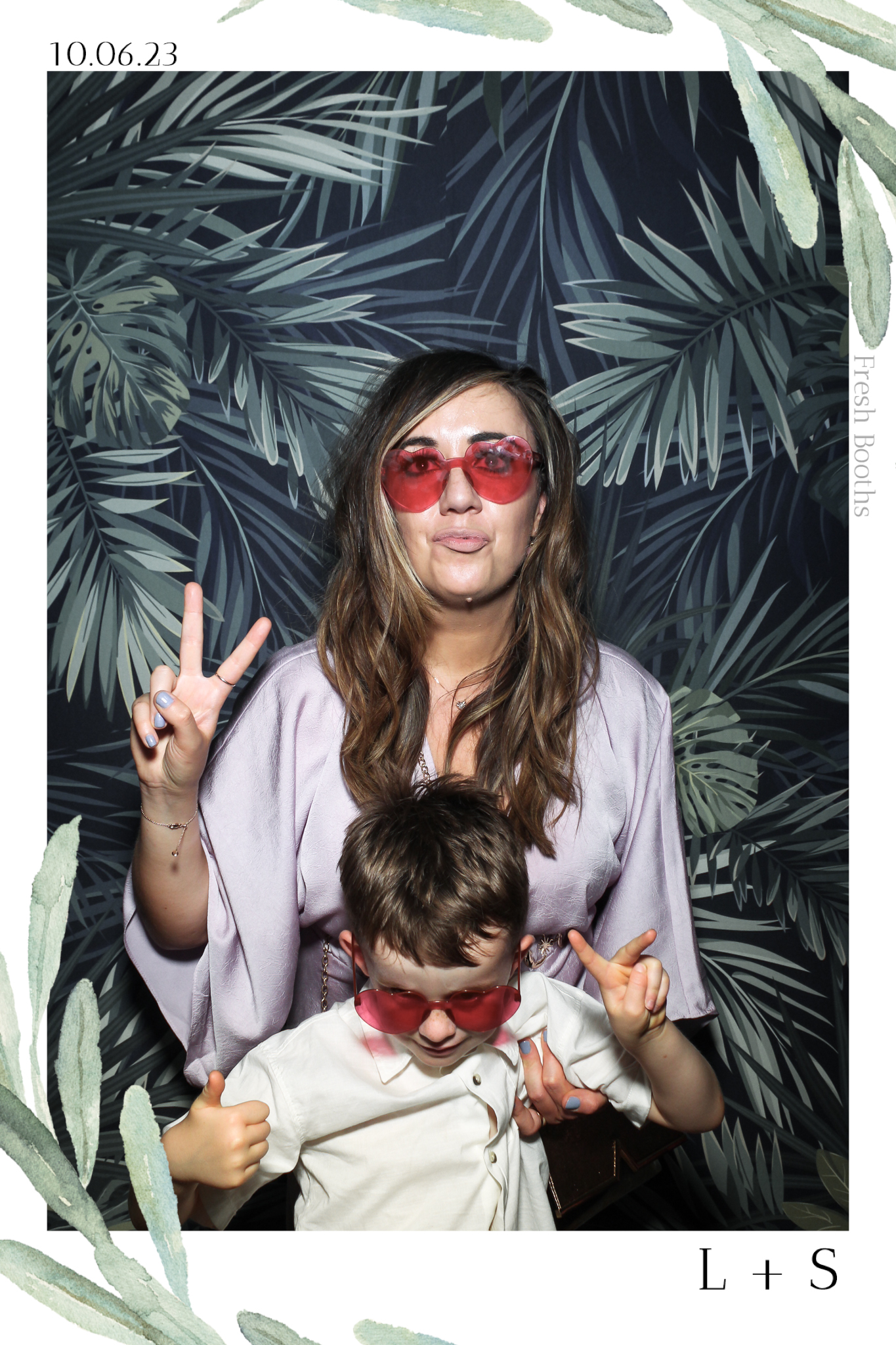 Lucy & Seb - Selfie Mirror | View more photos from the event at gallery.freshbooths.com/u/FreshBooths/Lucy-Seb-Selfie-Mirror