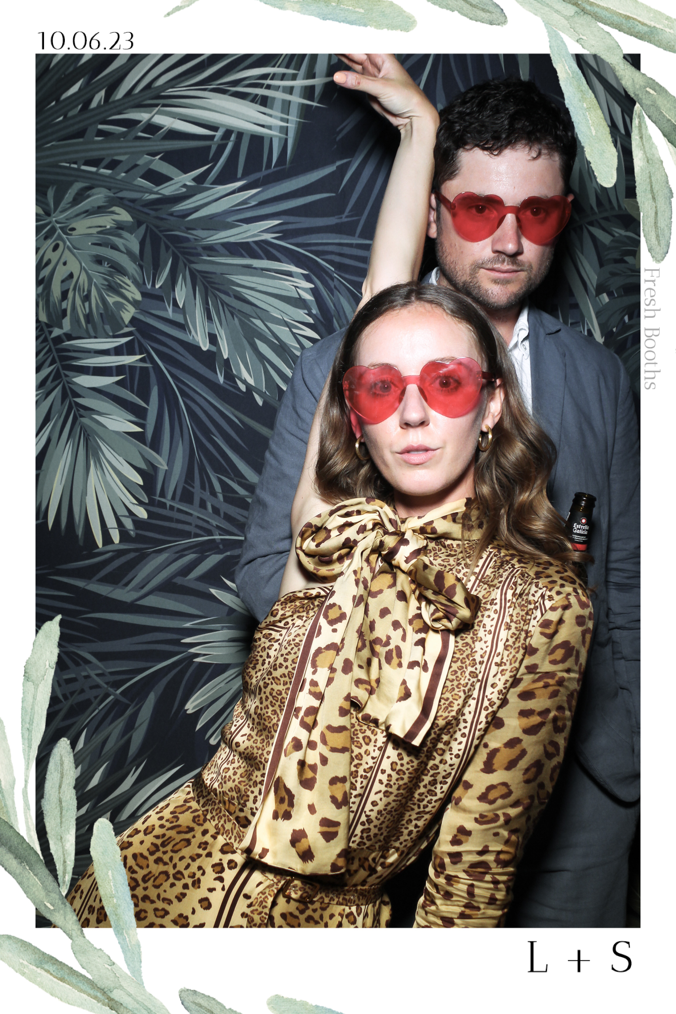 Lucy & Seb - Selfie Mirror | View more photos from the event at gallery.freshbooths.com/u/FreshBooths/Lucy-Seb-Selfie-Mirror