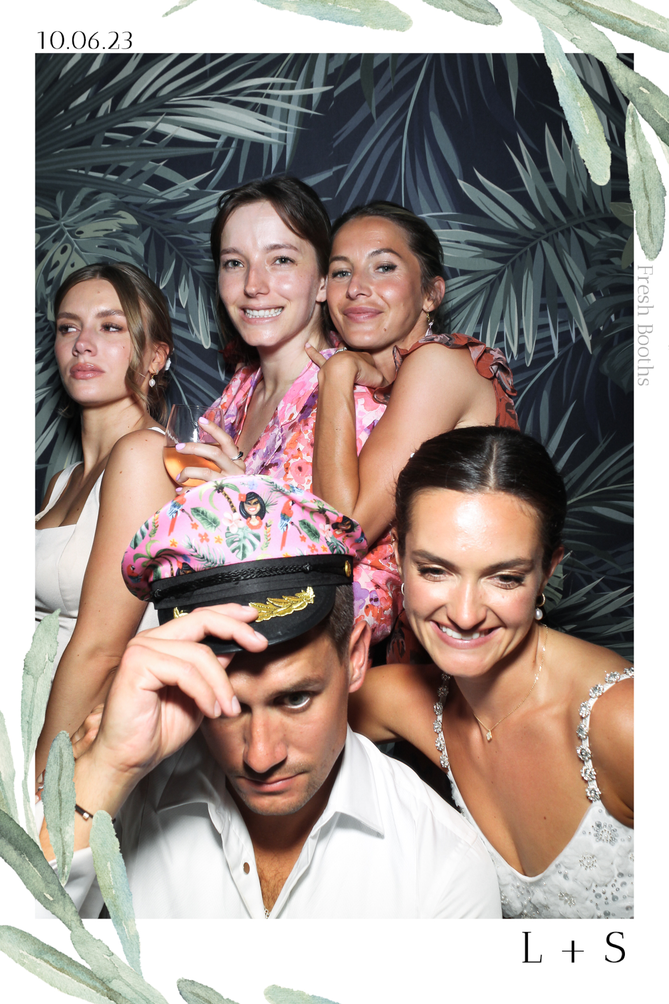 Lucy & Seb - Selfie Mirror | View more photos from the event at gallery.freshbooths.com/u/FreshBooths/Lucy-Seb-Selfie-Mirror