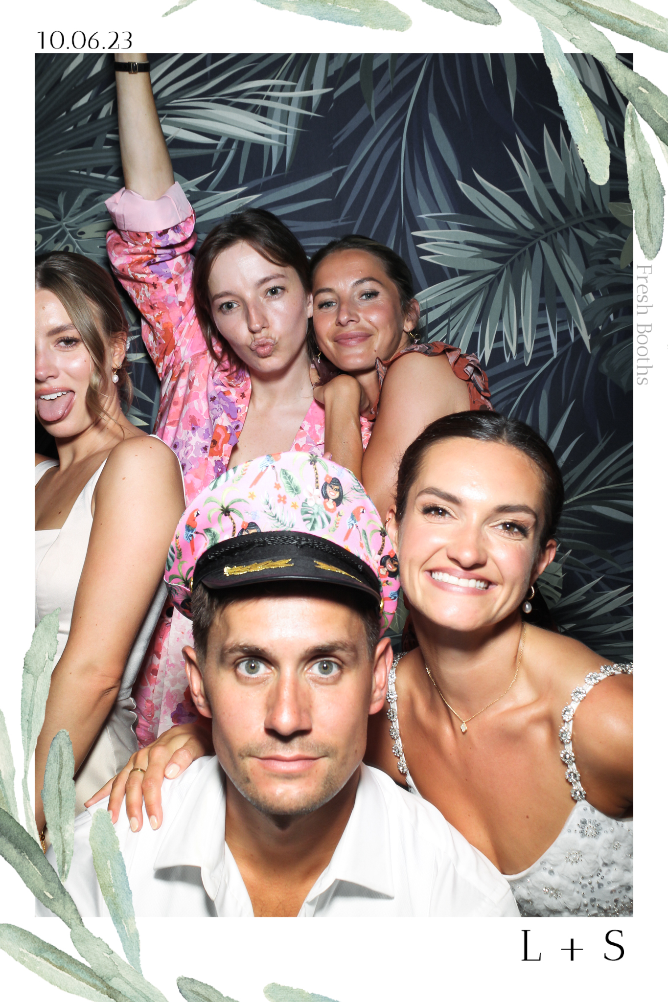 Lucy & Seb - Selfie Mirror | View more photos from the event at gallery.freshbooths.com/u/FreshBooths/Lucy-Seb-Selfie-Mirror