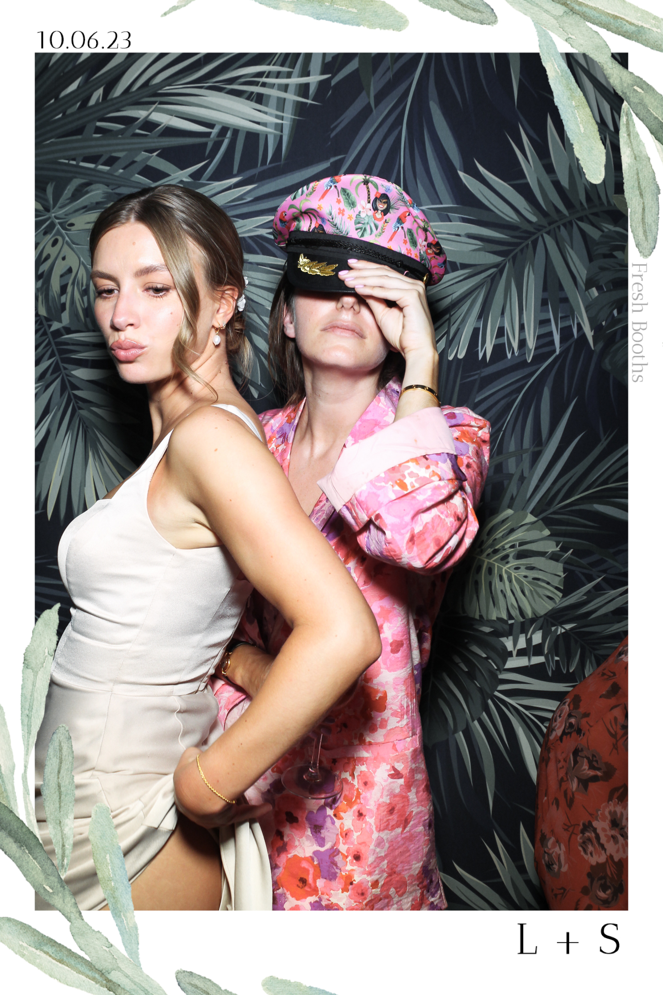 Lucy & Seb - Selfie Mirror | View more photos from the event at gallery.freshbooths.com/u/FreshBooths/Lucy-Seb-Selfie-Mirror