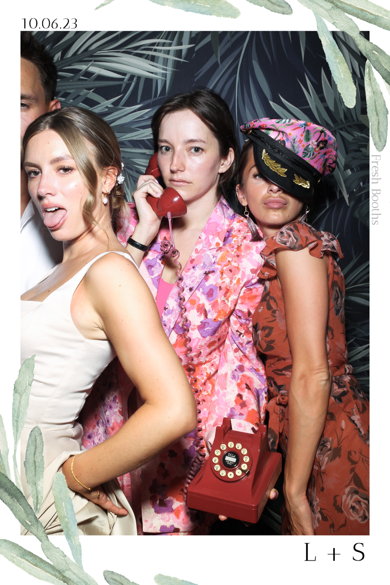 Lucy & Seb - Selfie Mirror | View more photos from the event at gallery.freshbooths.com/u/FreshBooths/Lucy-Seb-Selfie-Mirror