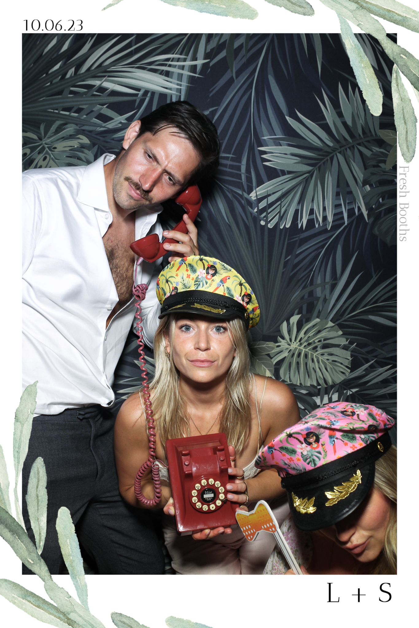 Lucy & Seb - Selfie Mirror | View more photos from the event at gallery.freshbooths.com/u/FreshBooths/Lucy-Seb-Selfie-Mirror