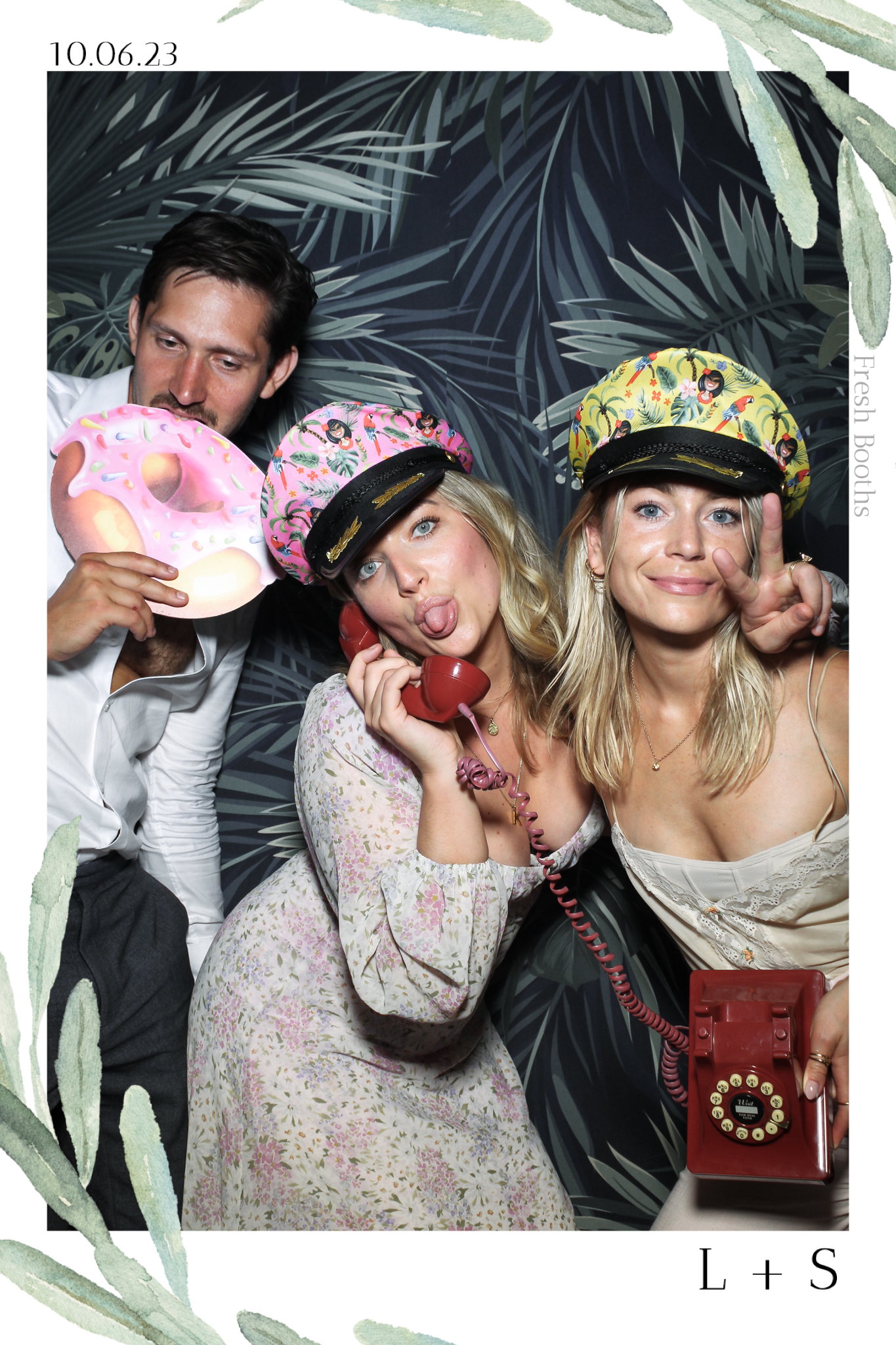 Lucy & Seb - Selfie Mirror | View more photos from the event at gallery.freshbooths.com/u/FreshBooths/Lucy-Seb-Selfie-Mirror