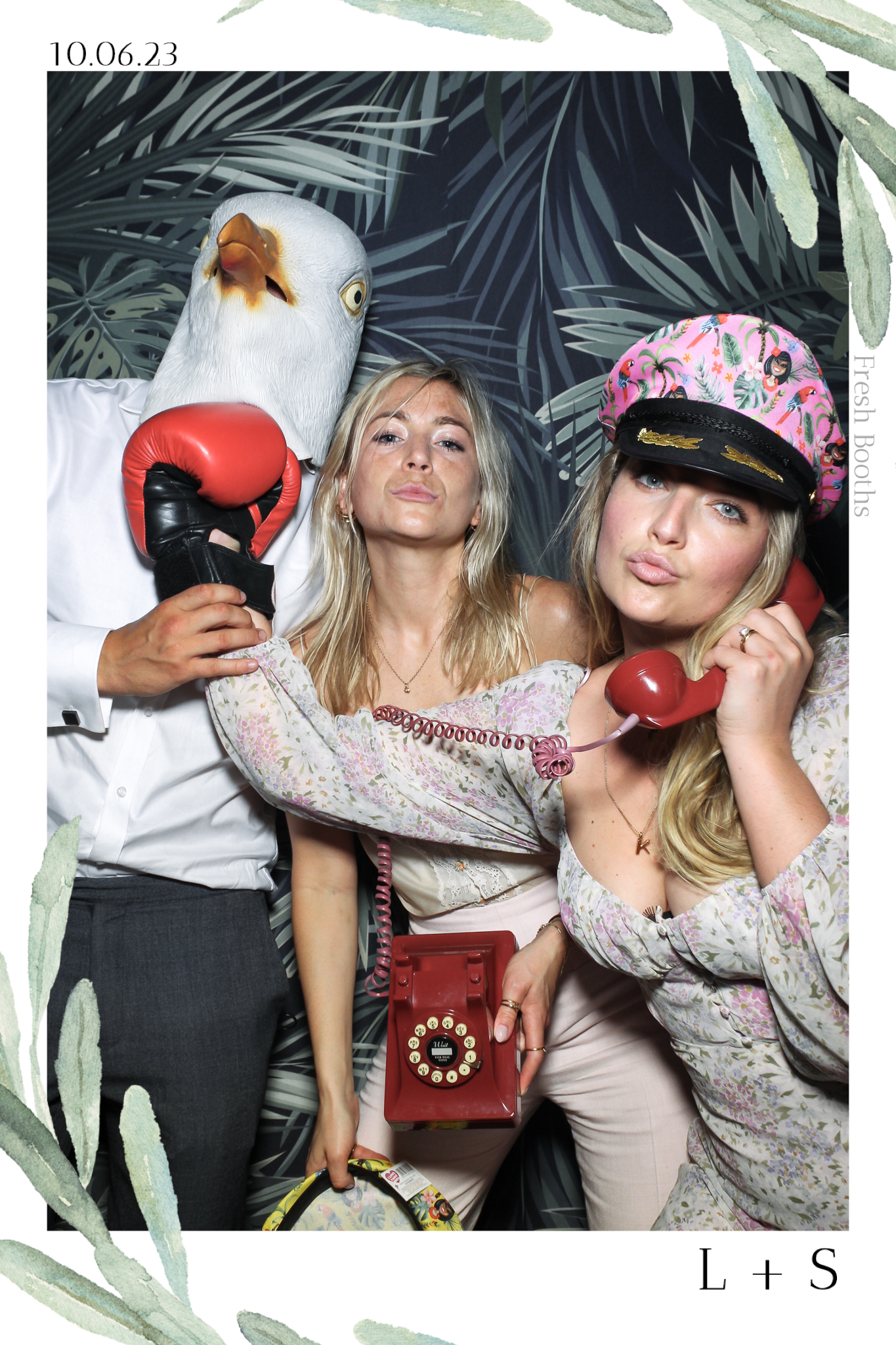 Lucy & Seb - Selfie Mirror | View more photos from the event at gallery.freshbooths.com/u/FreshBooths/Lucy-Seb-Selfie-Mirror