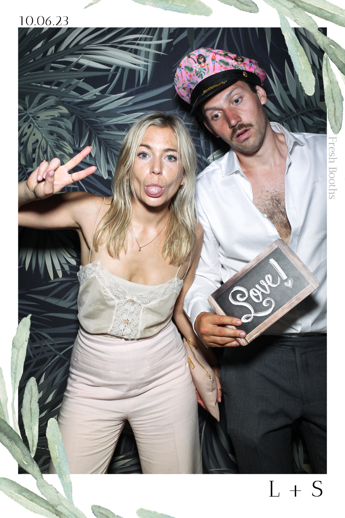 Lucy & Seb - Selfie Mirror | View more photos from the event at gallery.freshbooths.com/u/FreshBooths/Lucy-Seb-Selfie-Mirror
