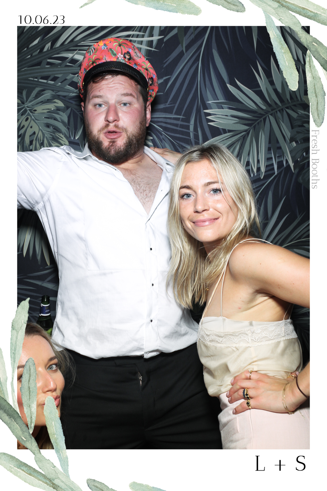 Lucy & Seb - Selfie Mirror | View more photos from the event at gallery.freshbooths.com/u/FreshBooths/Lucy-Seb-Selfie-Mirror