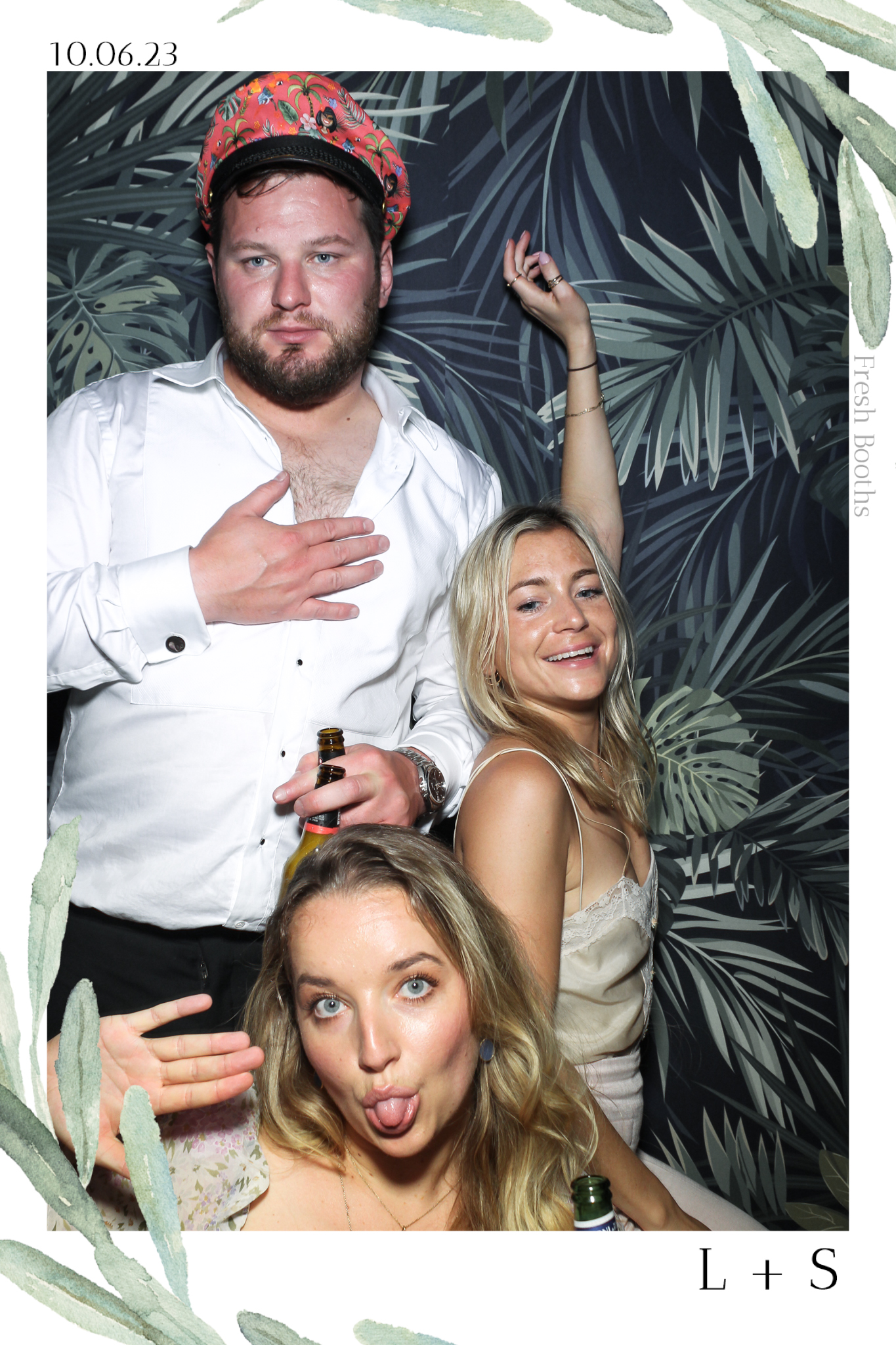 Lucy & Seb - Selfie Mirror | View more photos from the event at gallery.freshbooths.com/u/FreshBooths/Lucy-Seb-Selfie-Mirror