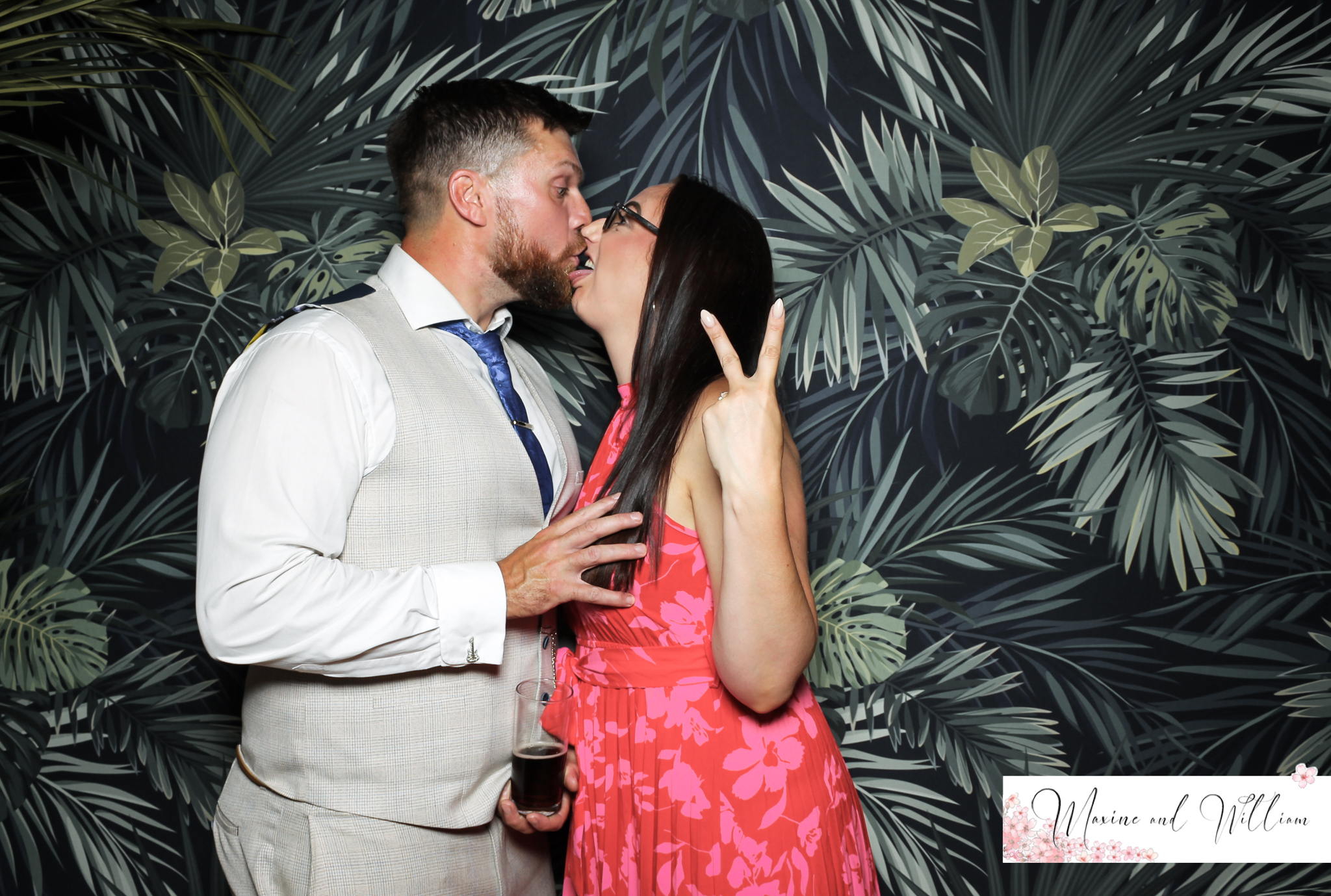 Maxine & Will - Classic Open Booth | View more photos from the event at gallery.freshbooths.com/u/FreshBooths/Maxine-Will-Classic-Open-Booth