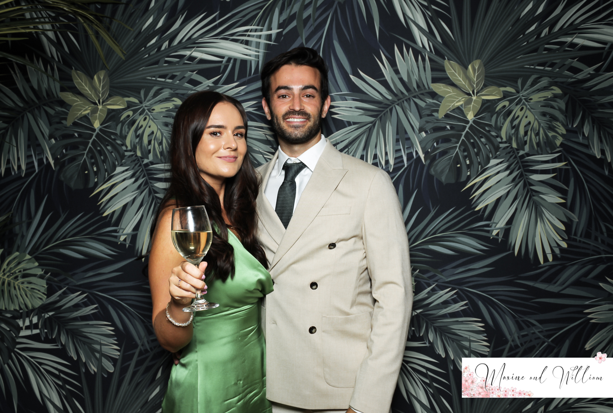 Maxine & Will - Classic Open Booth | View more photos from the event at gallery.freshbooths.com/u/FreshBooths/Maxine-Will-Classic-Open-Booth