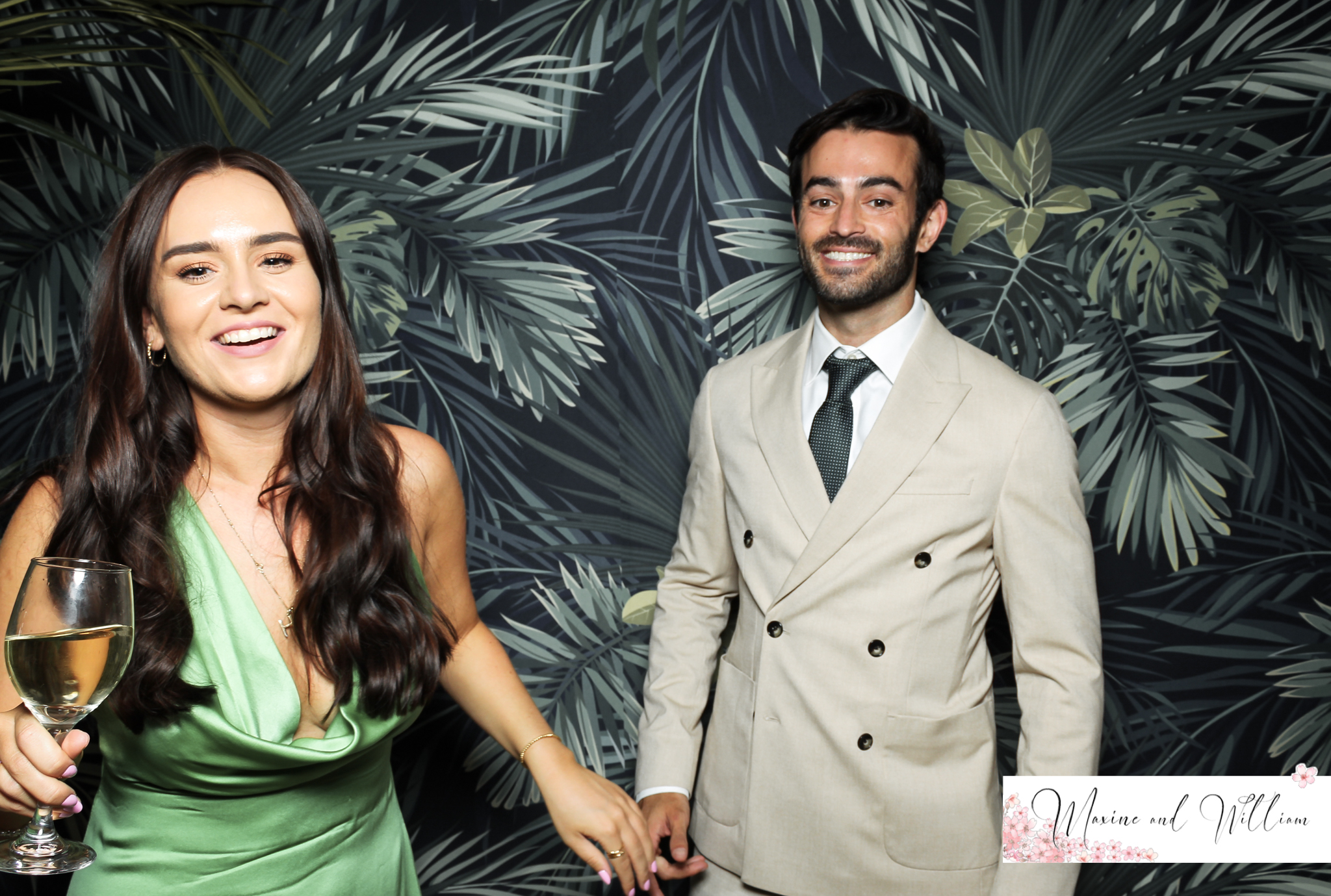 Maxine & Will - Classic Open Booth | View more photos from the event at gallery.freshbooths.com/u/FreshBooths/Maxine-Will-Classic-Open-Booth