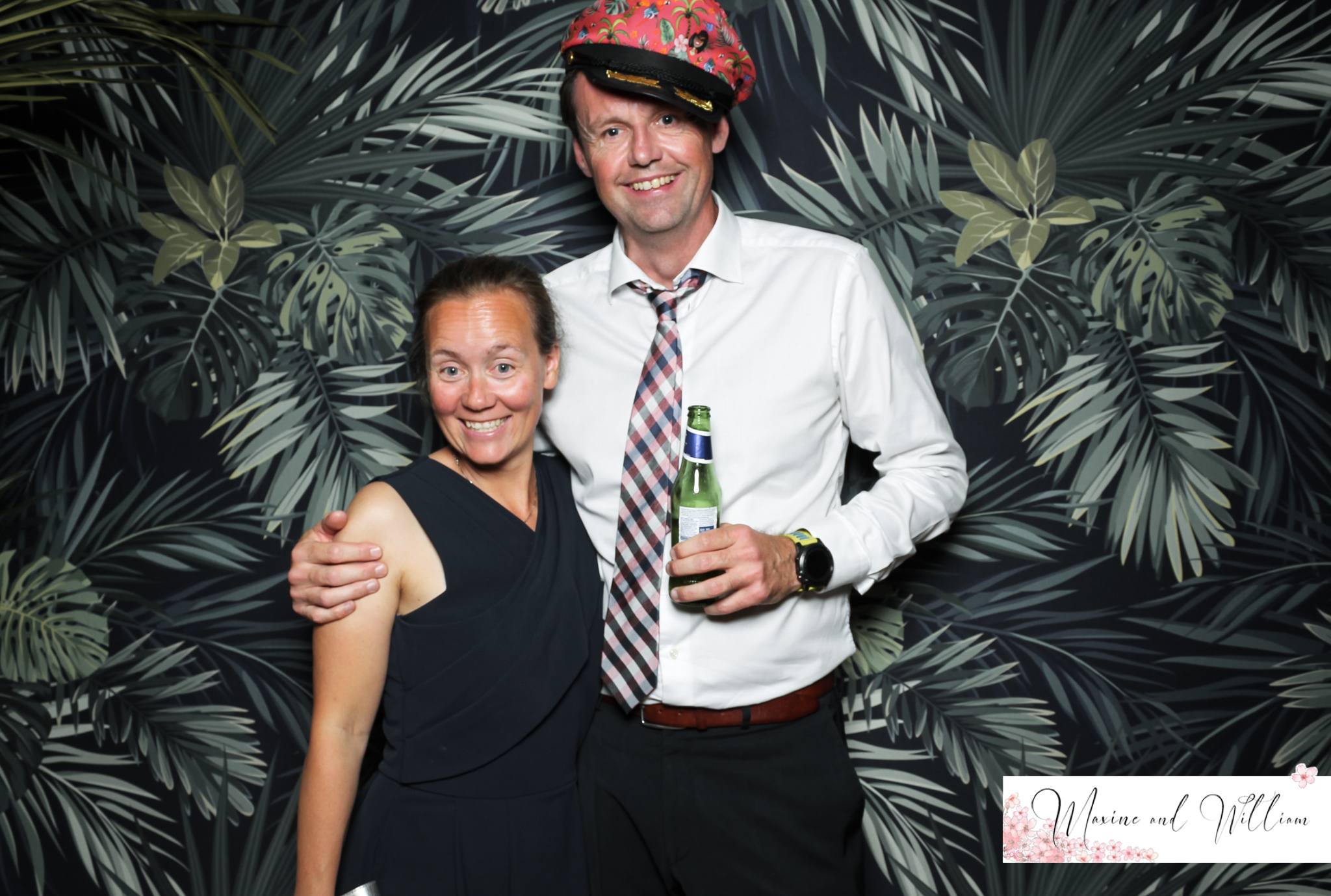Maxine & Will - Classic Open Booth | View more photos from the event at gallery.freshbooths.com/u/FreshBooths/Maxine-Will-Classic-Open-Booth