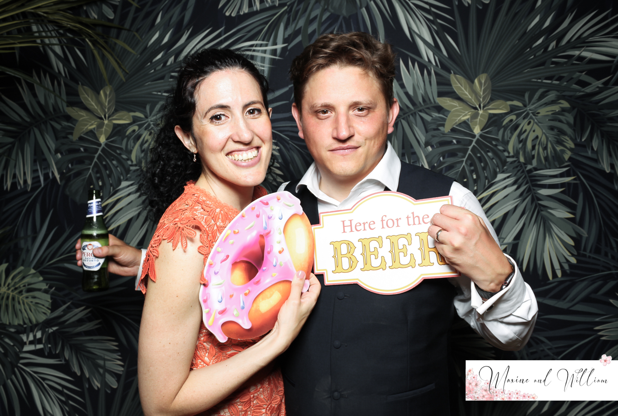 Maxine & Will - Classic Open Booth | View more photos from the event at gallery.freshbooths.com/u/FreshBooths/Maxine-Will-Classic-Open-Booth