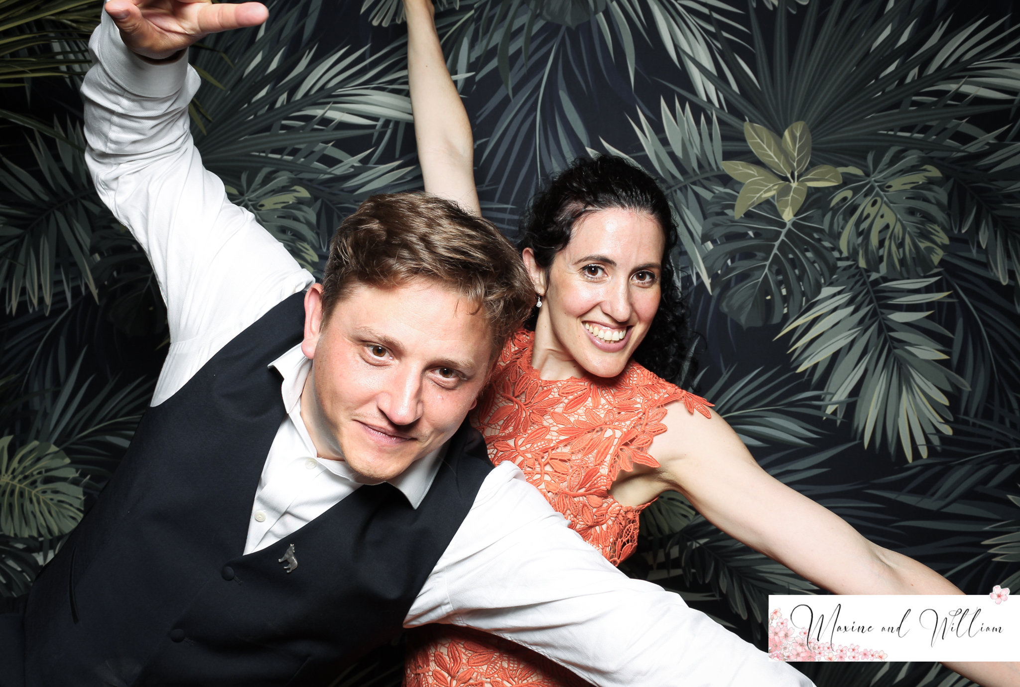 Maxine & Will - Classic Open Booth | View more photos from the event at gallery.freshbooths.com/u/FreshBooths/Maxine-Will-Classic-Open-Booth