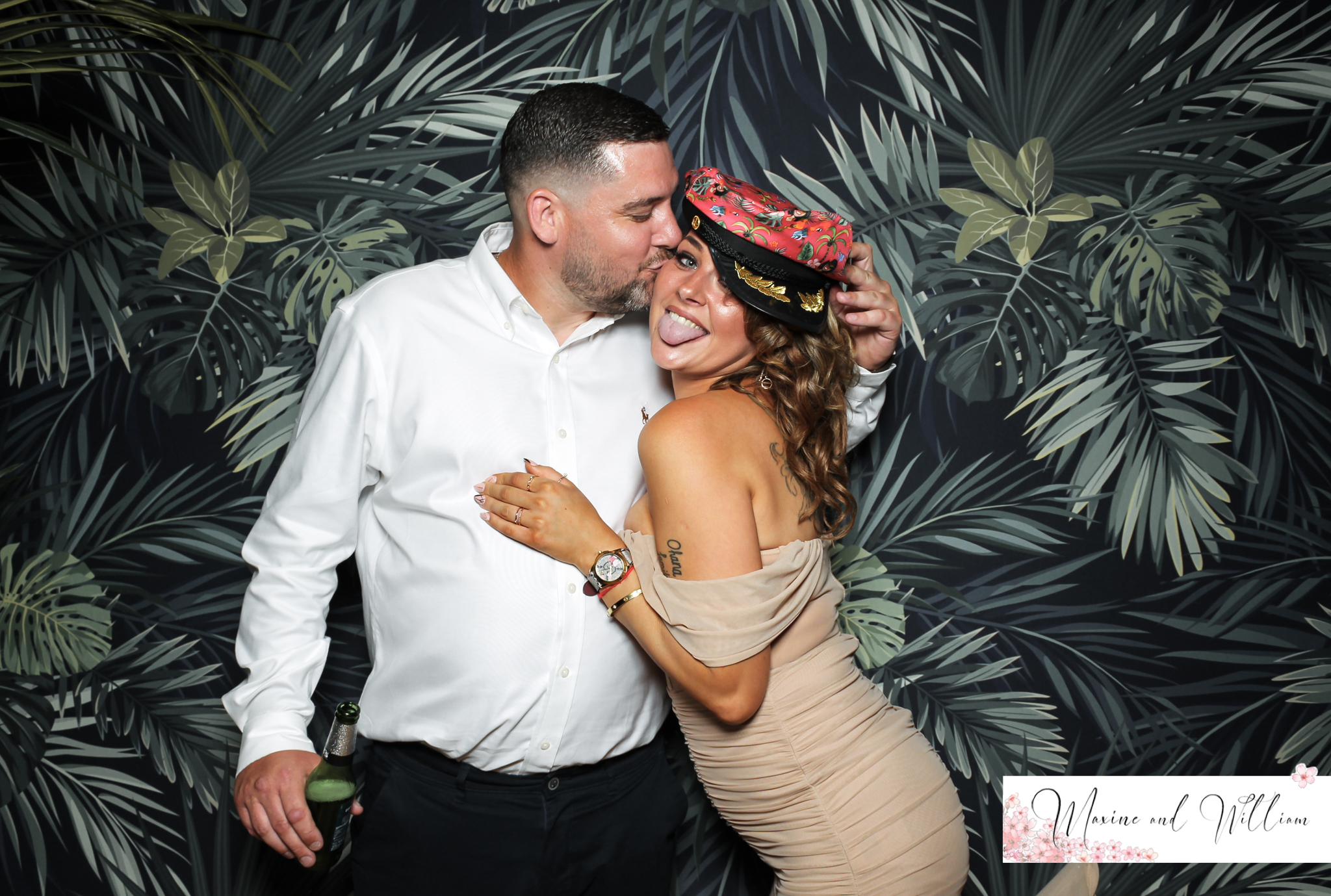 Maxine & Will - Classic Open Booth | View more photos from the event at gallery.freshbooths.com/u/FreshBooths/Maxine-Will-Classic-Open-Booth