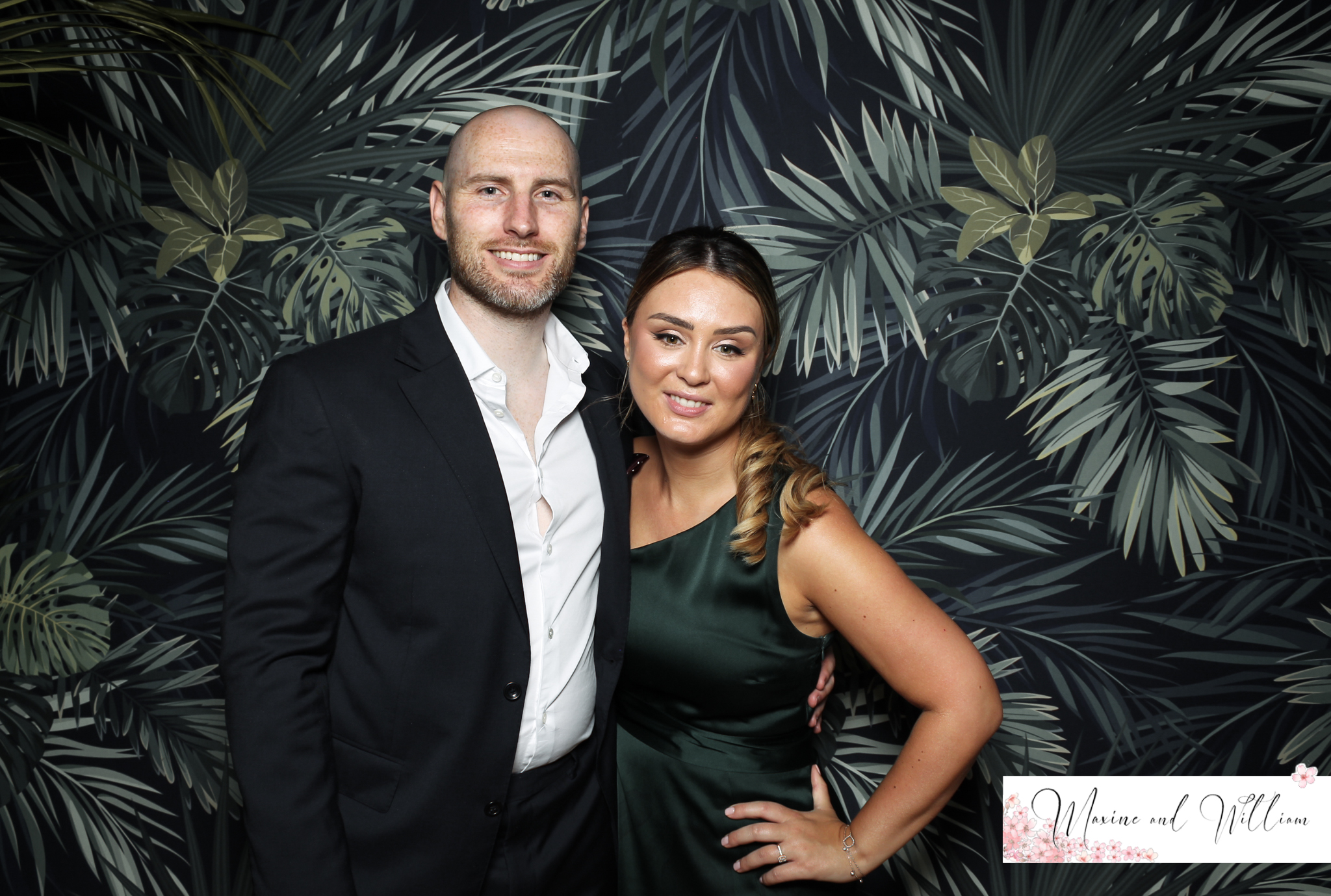 Maxine & Will - Classic Open Booth | View more photos from the event at gallery.freshbooths.com/u/FreshBooths/Maxine-Will-Classic-Open-Booth