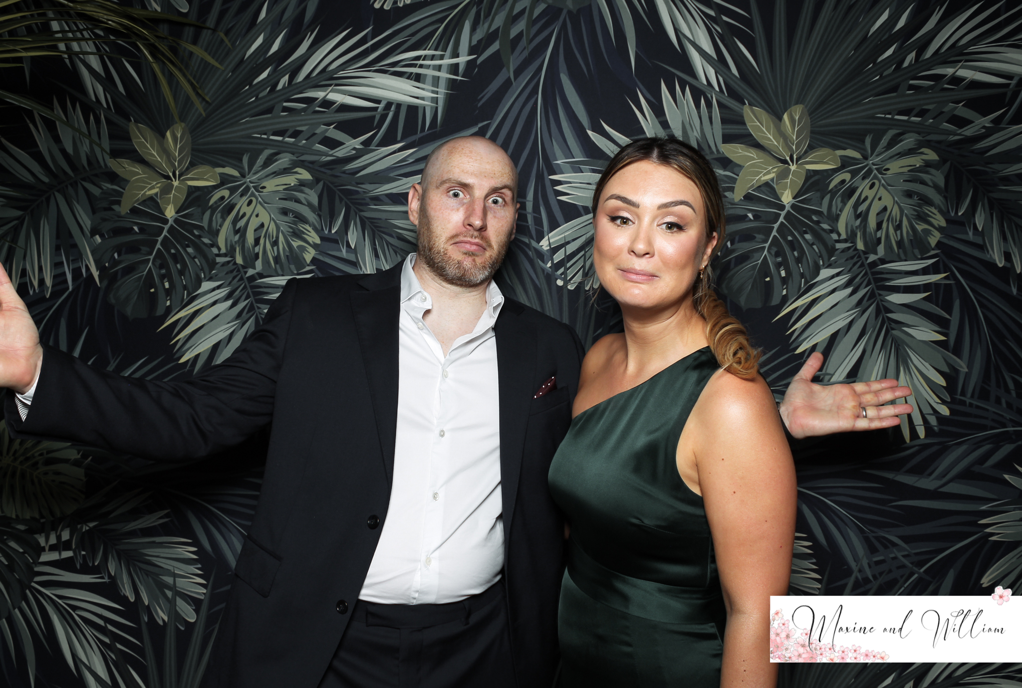 Maxine & Will - Classic Open Booth | View more photos from the event at gallery.freshbooths.com/u/FreshBooths/Maxine-Will-Classic-Open-Booth