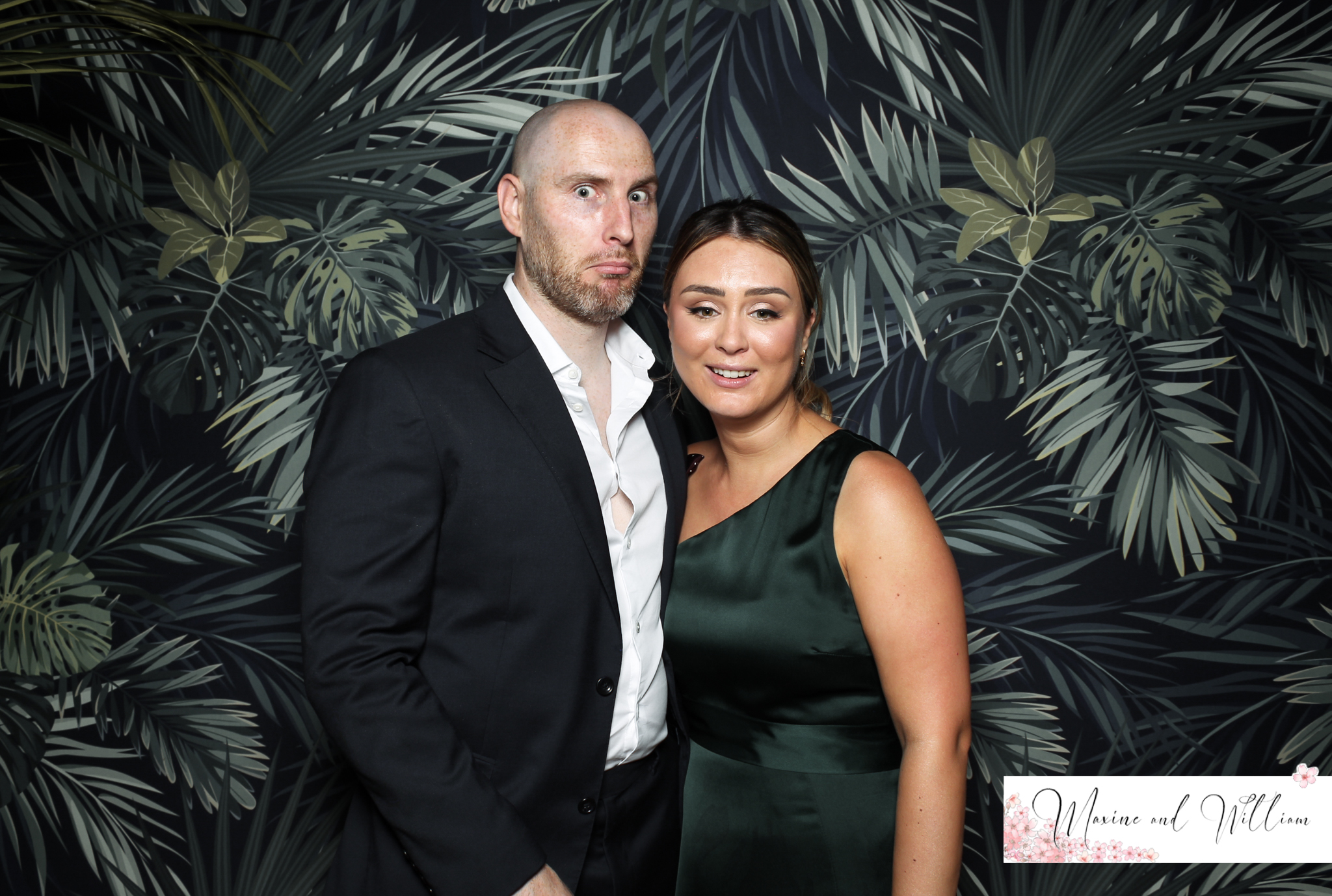 Maxine & Will - Classic Open Booth | View more photos from the event at gallery.freshbooths.com/u/FreshBooths/Maxine-Will-Classic-Open-Booth