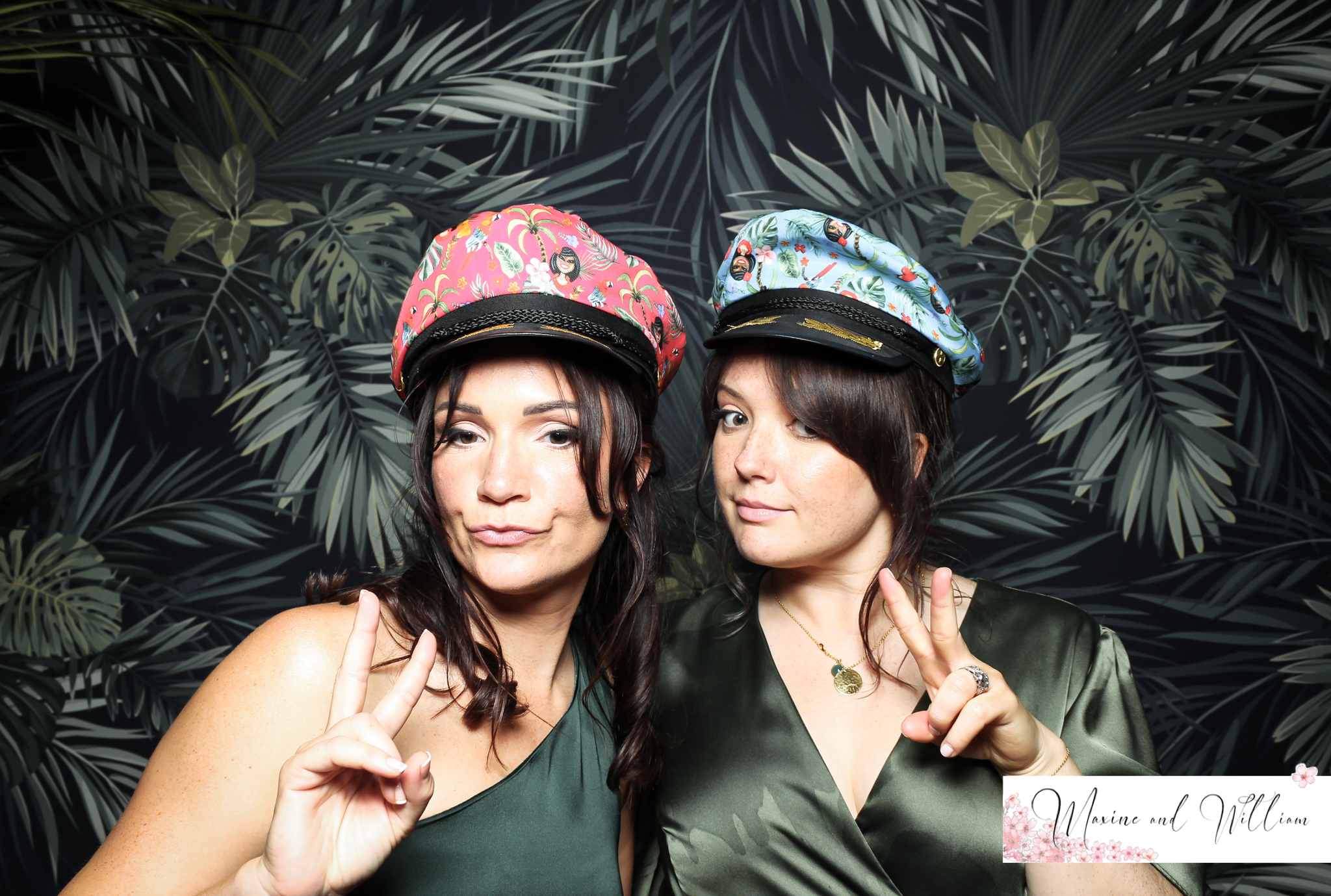 Maxine & Will - Classic Open Booth | View more photos from the event at gallery.freshbooths.com/u/FreshBooths/Maxine-Will-Classic-Open-Booth