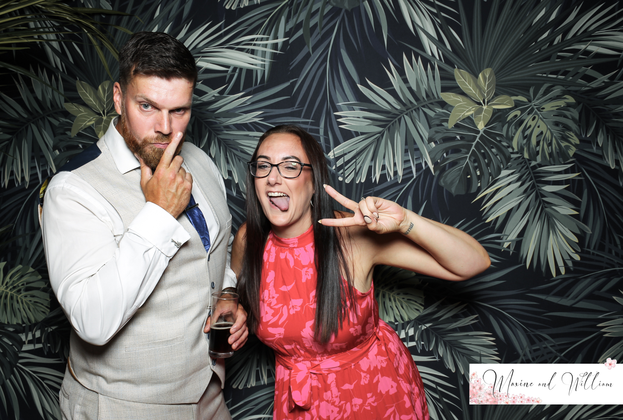 Maxine & Will - Classic Open Booth | View more photos from the event at gallery.freshbooths.com/u/FreshBooths/Maxine-Will-Classic-Open-Booth