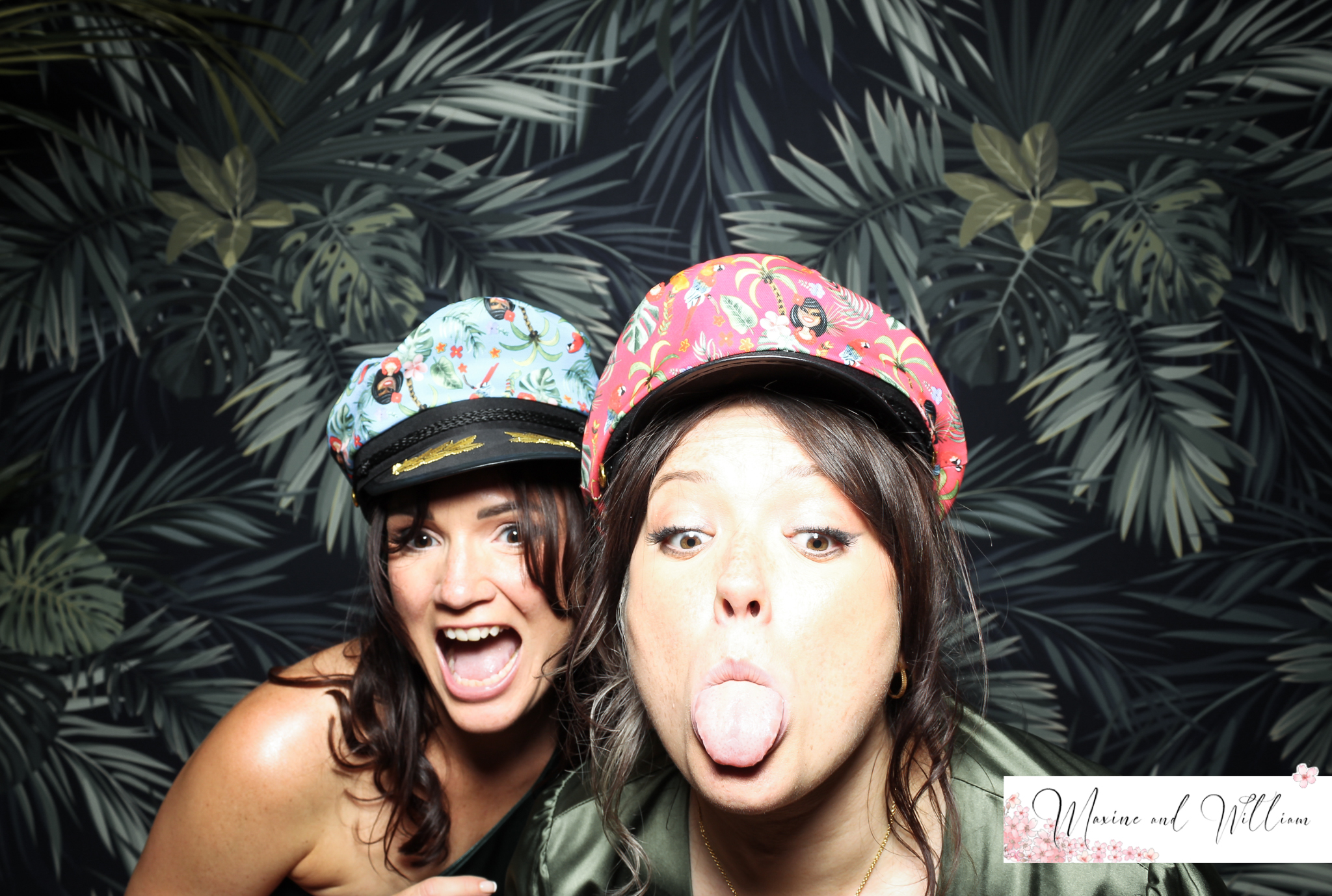 Maxine & Will - Classic Open Booth | View more photos from the event at gallery.freshbooths.com/u/FreshBooths/Maxine-Will-Classic-Open-Booth