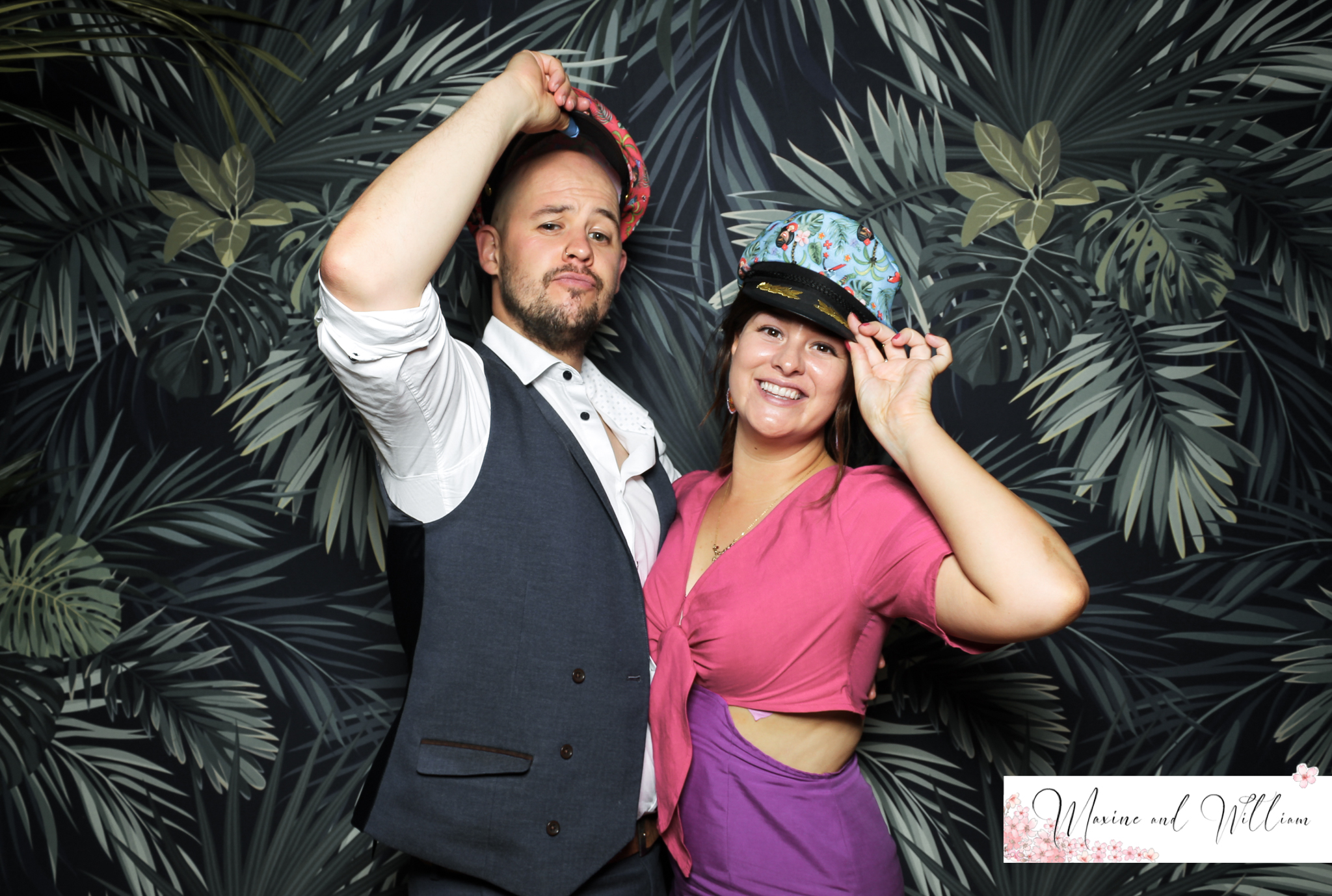 Maxine & Will - Classic Open Booth | View more photos from the event at gallery.freshbooths.com/u/FreshBooths/Maxine-Will-Classic-Open-Booth