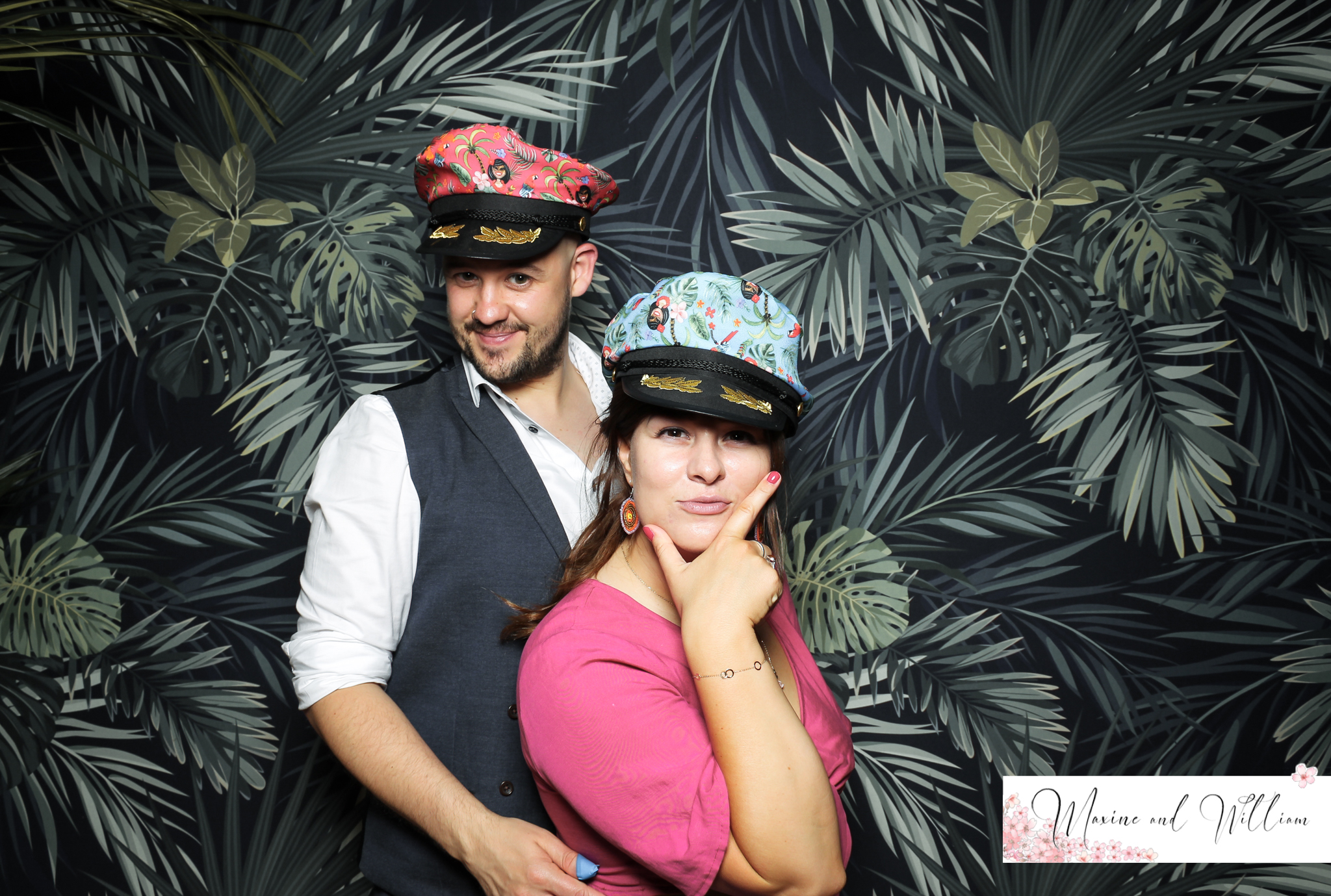 Maxine & Will - Classic Open Booth | View more photos from the event at gallery.freshbooths.com/u/FreshBooths/Maxine-Will-Classic-Open-Booth