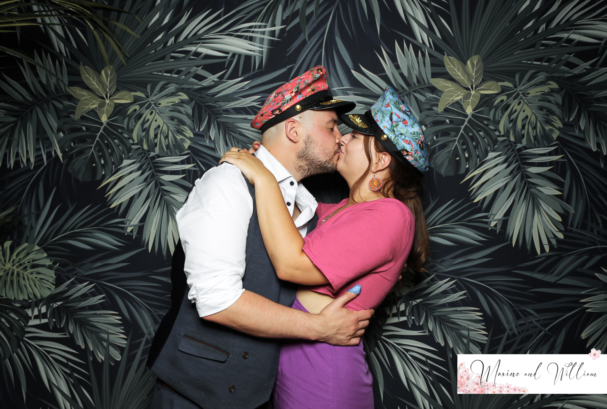 Maxine & Will - Classic Open Booth | View more photos from the event at gallery.freshbooths.com/u/FreshBooths/Maxine-Will-Classic-Open-Booth