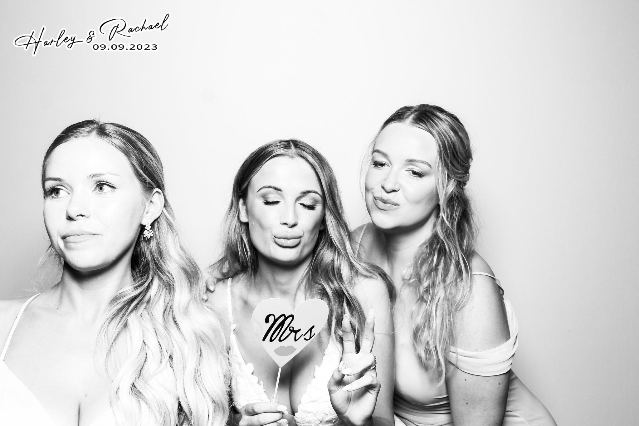 The Perrios - Glamour Booth | View more photos from the event at gallery.freshbooths.com/u/FreshBooths/The-Perrios-Glamour-Booth