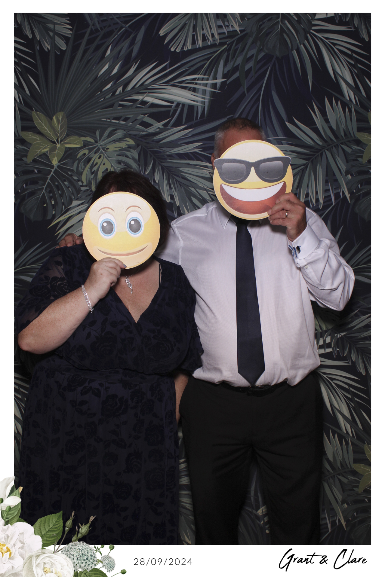 Clare & Grant - Selfie Mirror | View more photos from the event at gallery.freshbooths.com/u/FreshBooths/Clare-Grant-Selfie-Mirror