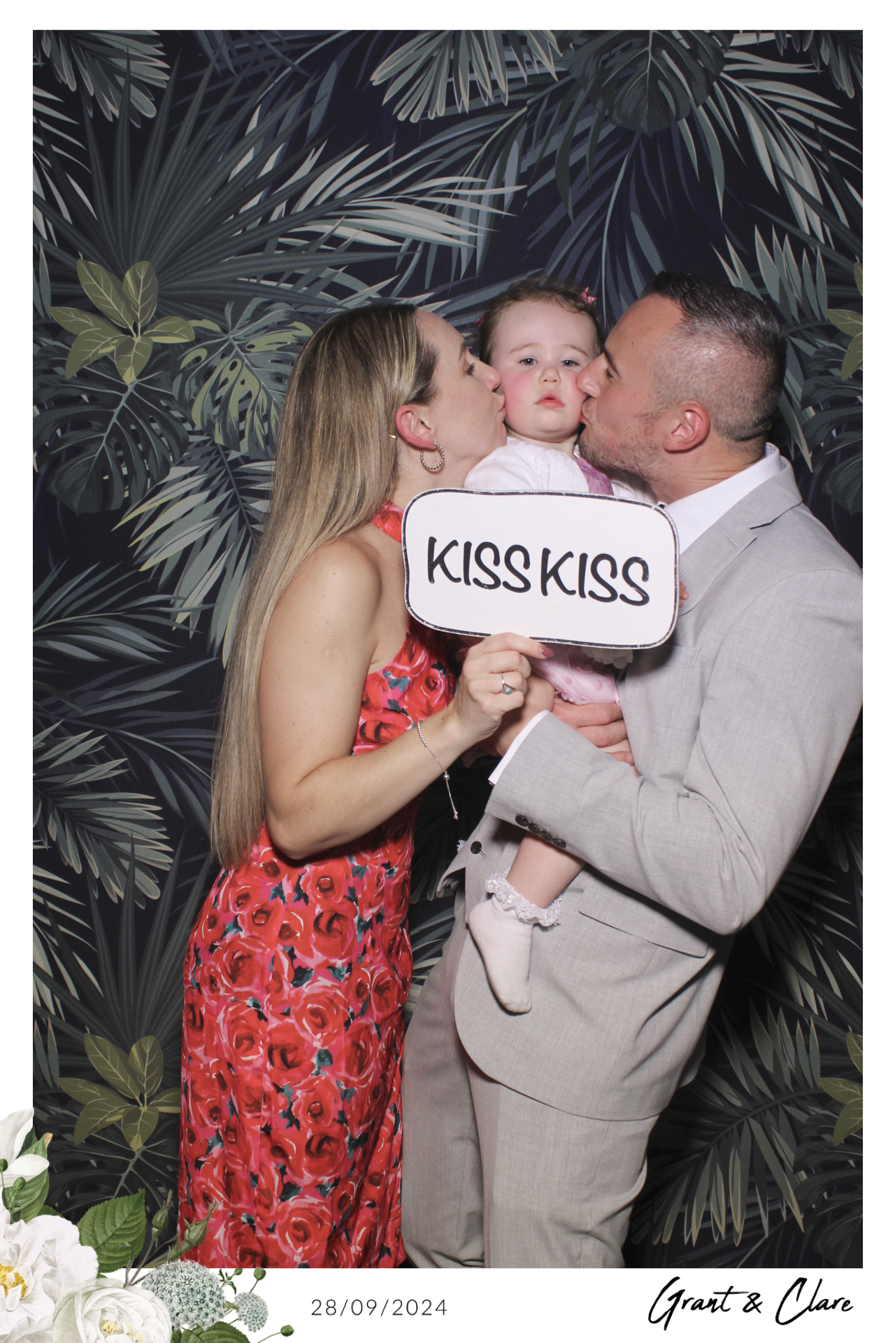 Clare & Grant - Selfie Mirror | View more photos from the event at gallery.freshbooths.com/u/FreshBooths/Clare-Grant-Selfie-Mirror