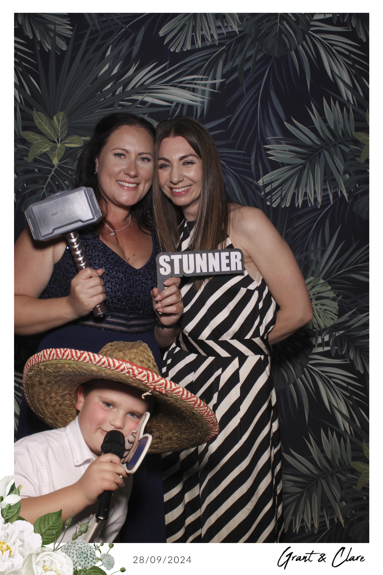 Clare & Grant - Selfie Mirror | View more photos from the event at gallery.freshbooths.com/u/FreshBooths/Clare-Grant-Selfie-Mirror