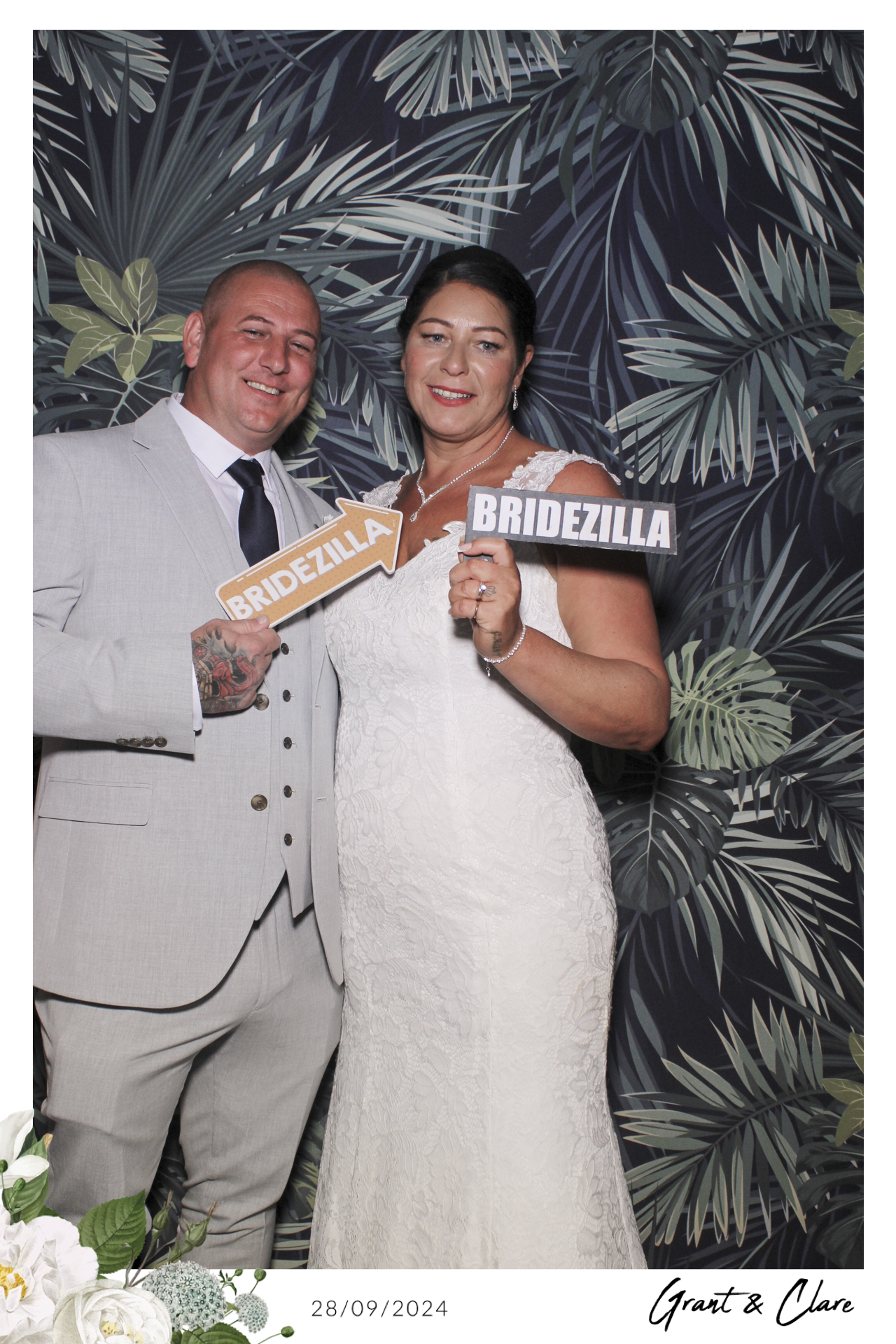Clare & Grant - Selfie Mirror | View more photos from the event at gallery.freshbooths.com/u/FreshBooths/Clare-Grant-Selfie-Mirror