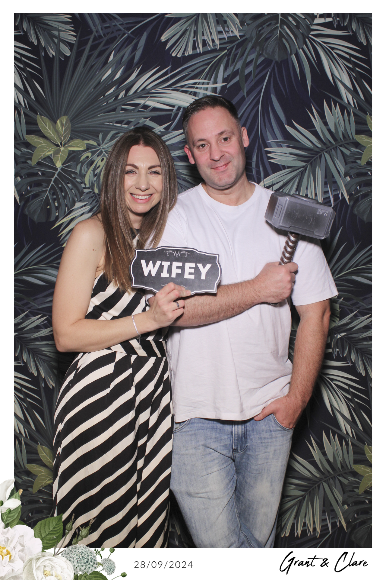Clare & Grant - Selfie Mirror | View more photos from the event at gallery.freshbooths.com/u/FreshBooths/Clare-Grant-Selfie-Mirror