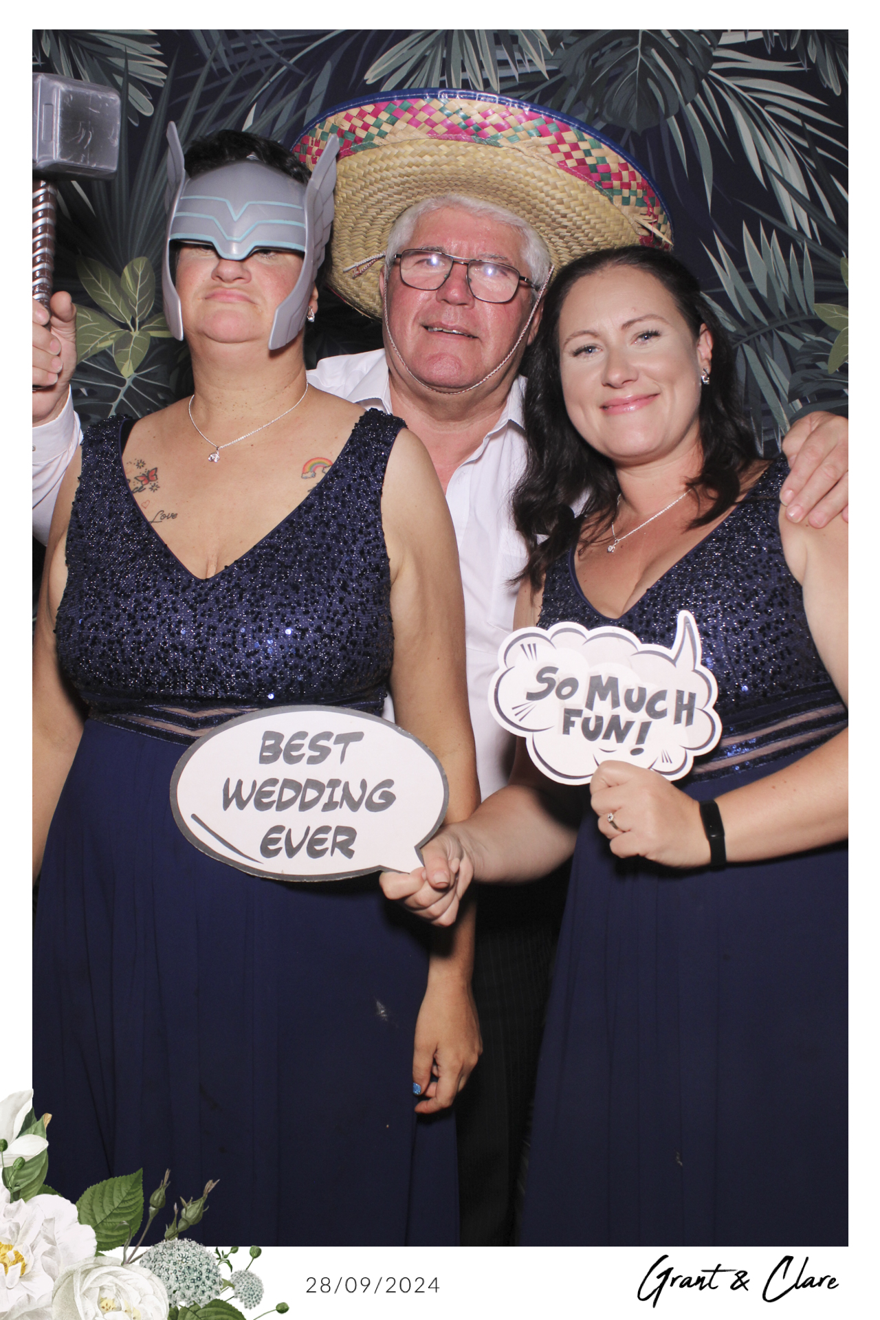 Clare & Grant - Selfie Mirror | View more photos from the event at gallery.freshbooths.com/u/FreshBooths/Clare-Grant-Selfie-Mirror