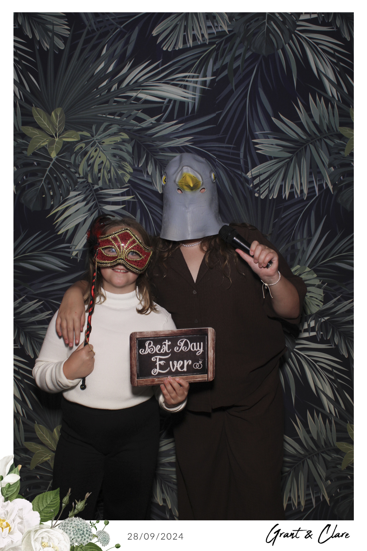 Clare & Grant - Selfie Mirror | View more photos from the event at gallery.freshbooths.com/u/FreshBooths/Clare-Grant-Selfie-Mirror