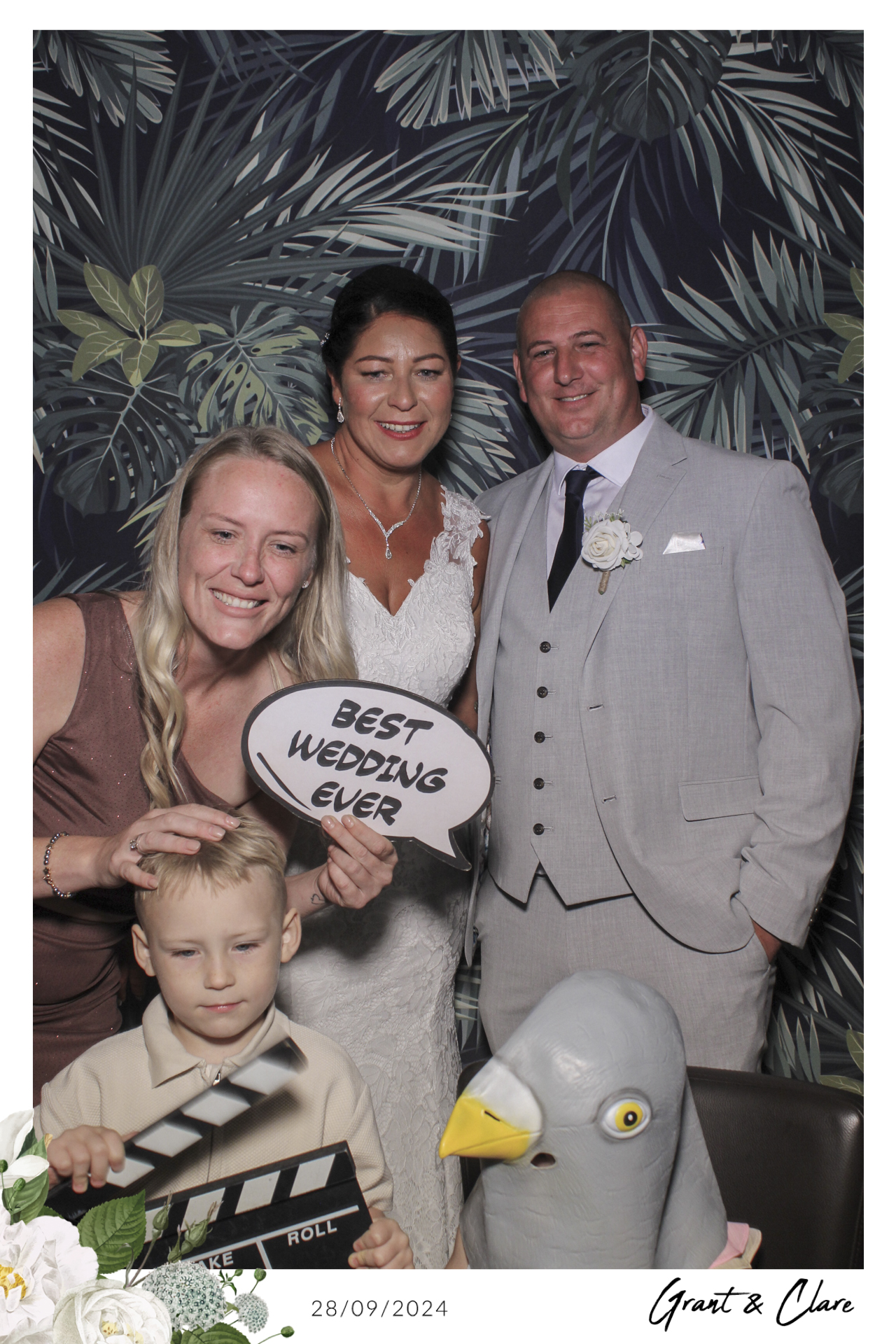 Clare & Grant - Selfie Mirror | View more photos from the event at gallery.freshbooths.com/u/FreshBooths/Clare-Grant-Selfie-Mirror