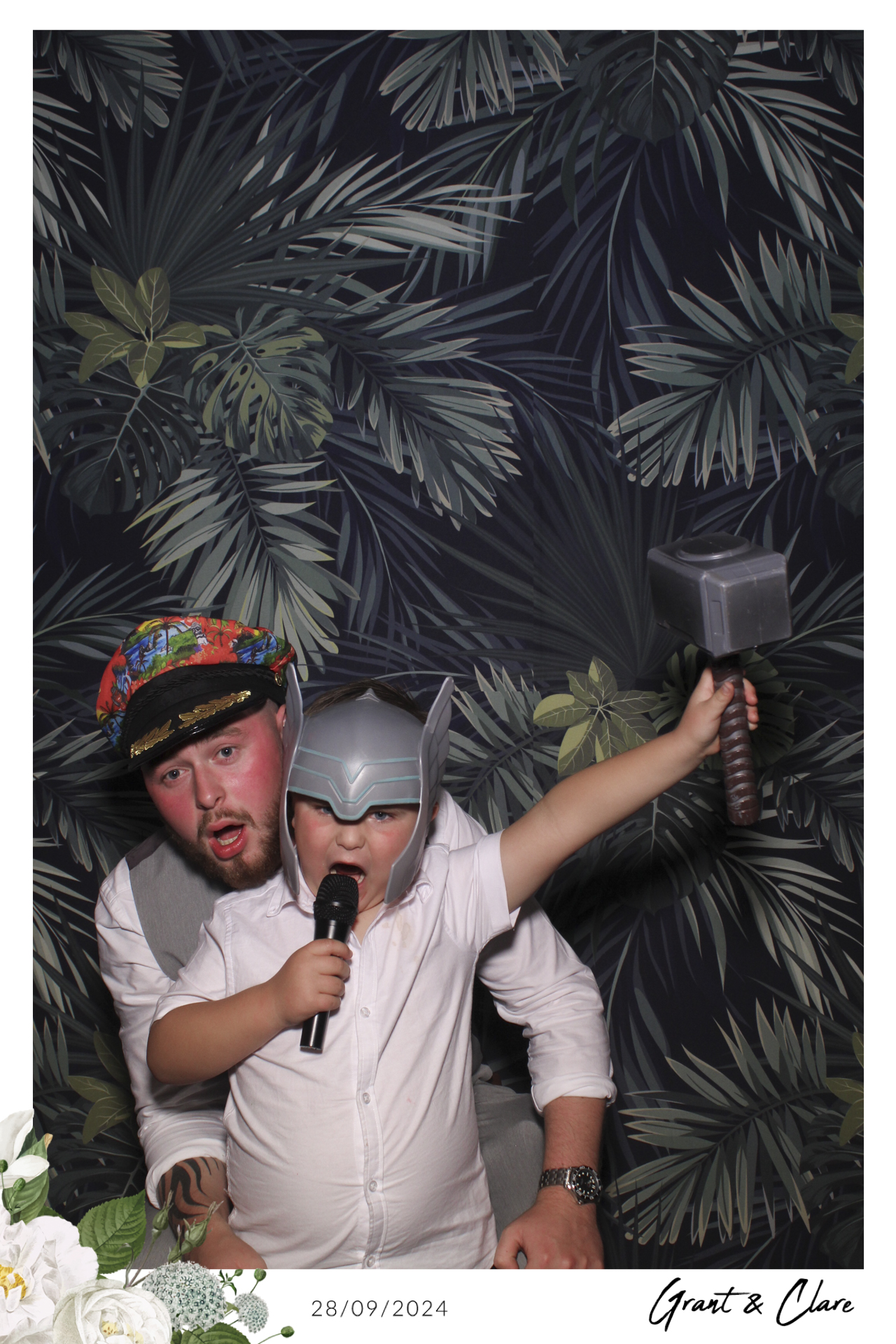 Clare & Grant - Selfie Mirror | View more photos from the event at gallery.freshbooths.com/u/FreshBooths/Clare-Grant-Selfie-Mirror