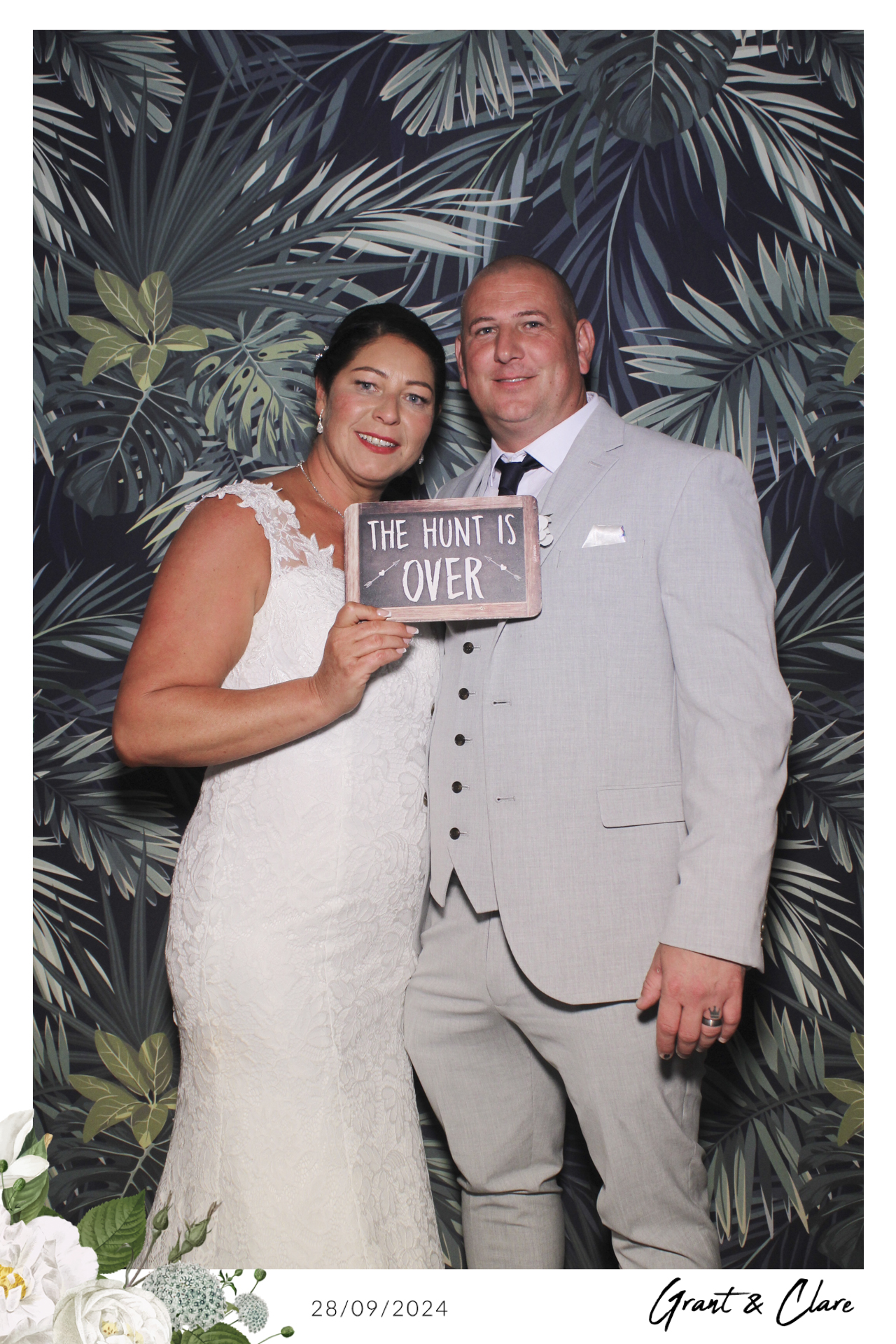 Clare & Grant - Selfie Mirror | View more photos from the event at gallery.freshbooths.com/u/FreshBooths/Clare-Grant-Selfie-Mirror