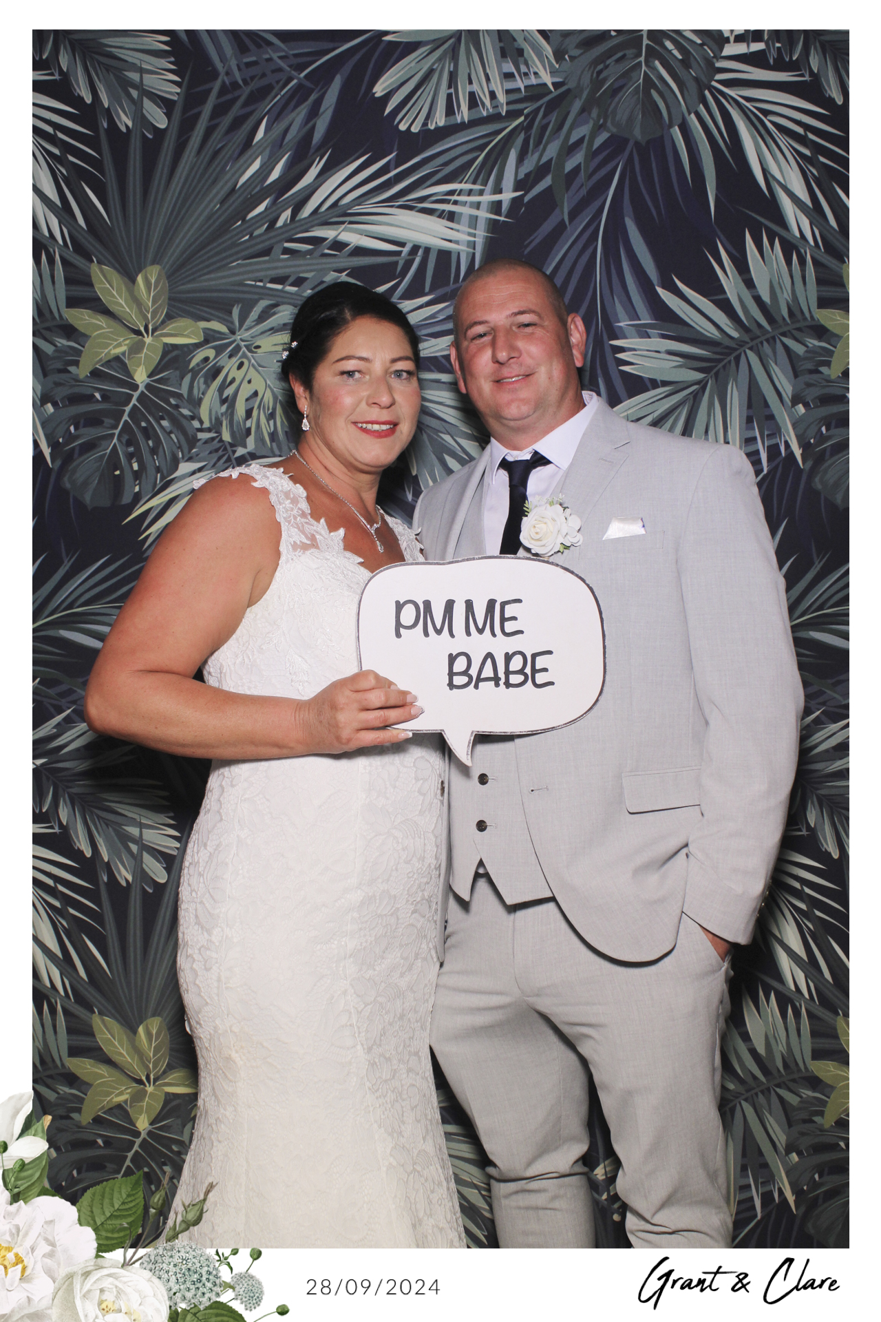 Clare & Grant - Selfie Mirror | View more photos from the event at gallery.freshbooths.com/u/FreshBooths/Clare-Grant-Selfie-Mirror